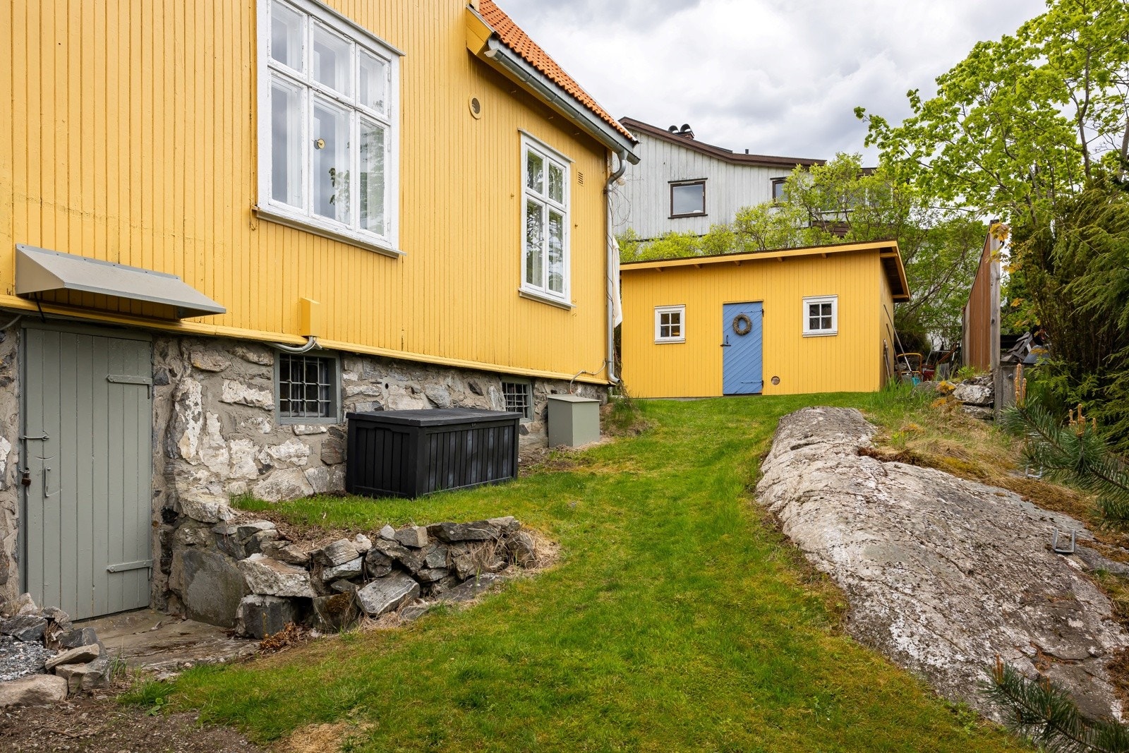 Stor tomt med hyggelige soner Galleribilde