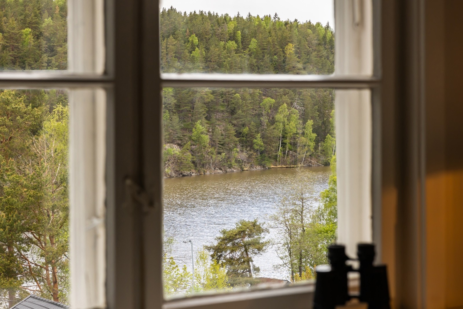 Soverom i 2. etasje med utsyn mot Kolbotnvannet Galleribilde