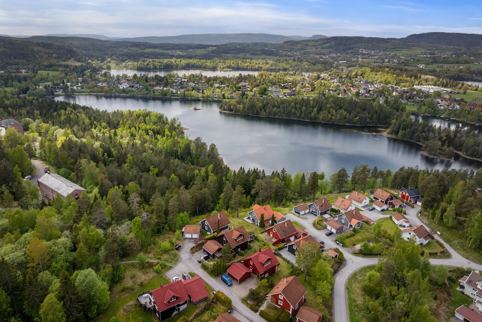 Fra boligen er det nydelig utsikt over Nordvannet. Galleribilde