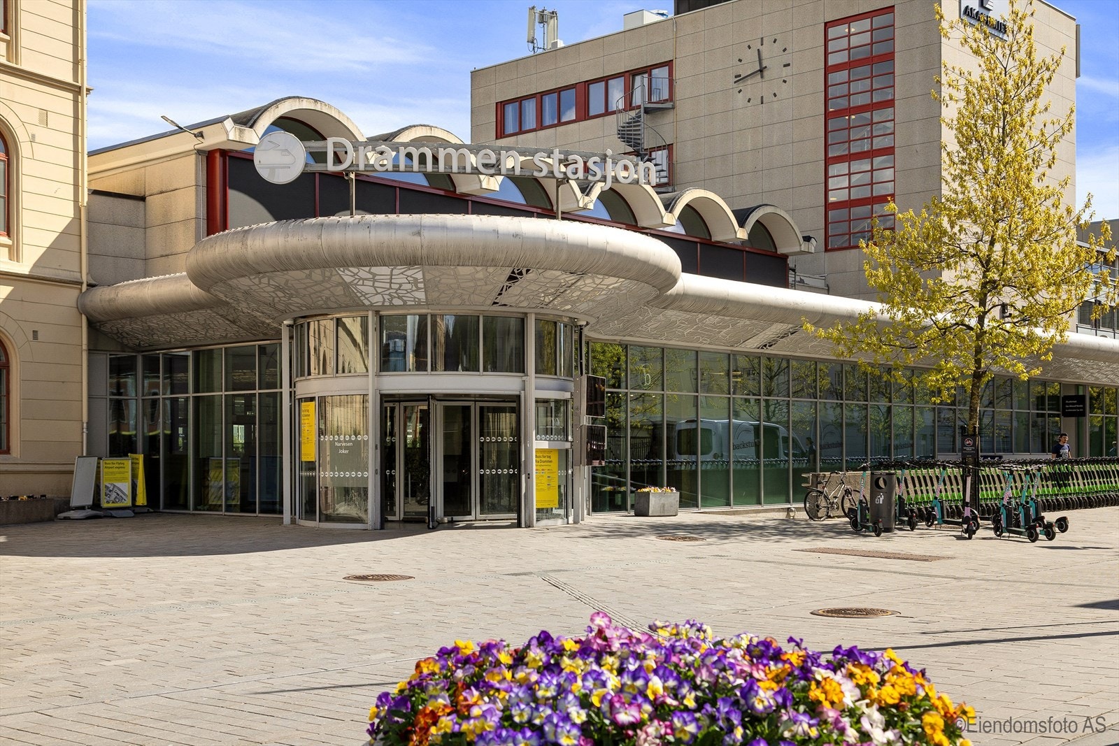 Herfra er det hyppige togavganger mot Oslo Galleribilde