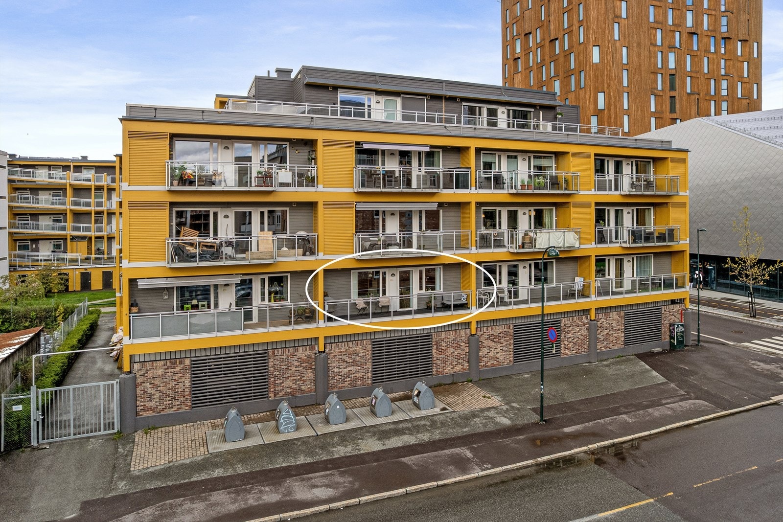 Leiligheten ligger meget sentralt og pendlervennlig, med kun få minutter til togstasjonen Galleribilde
