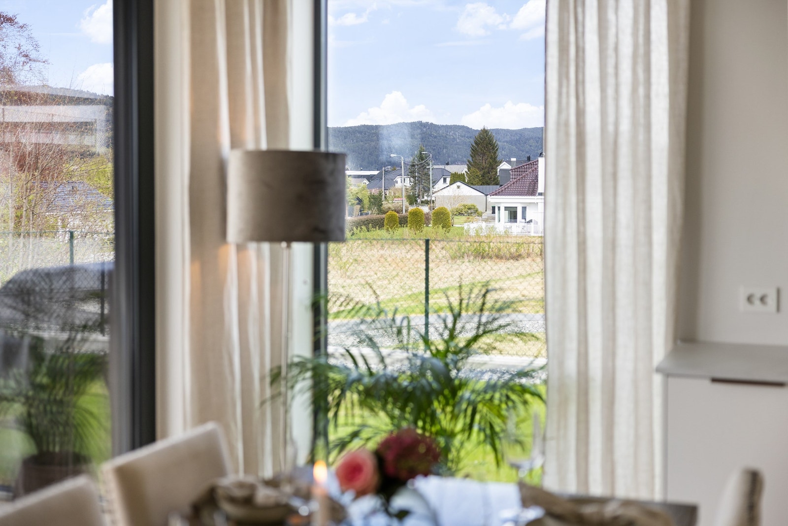 Leiligheten ligger på enden, noe som gir ekstra vindu og lite innsyn Galleribilde