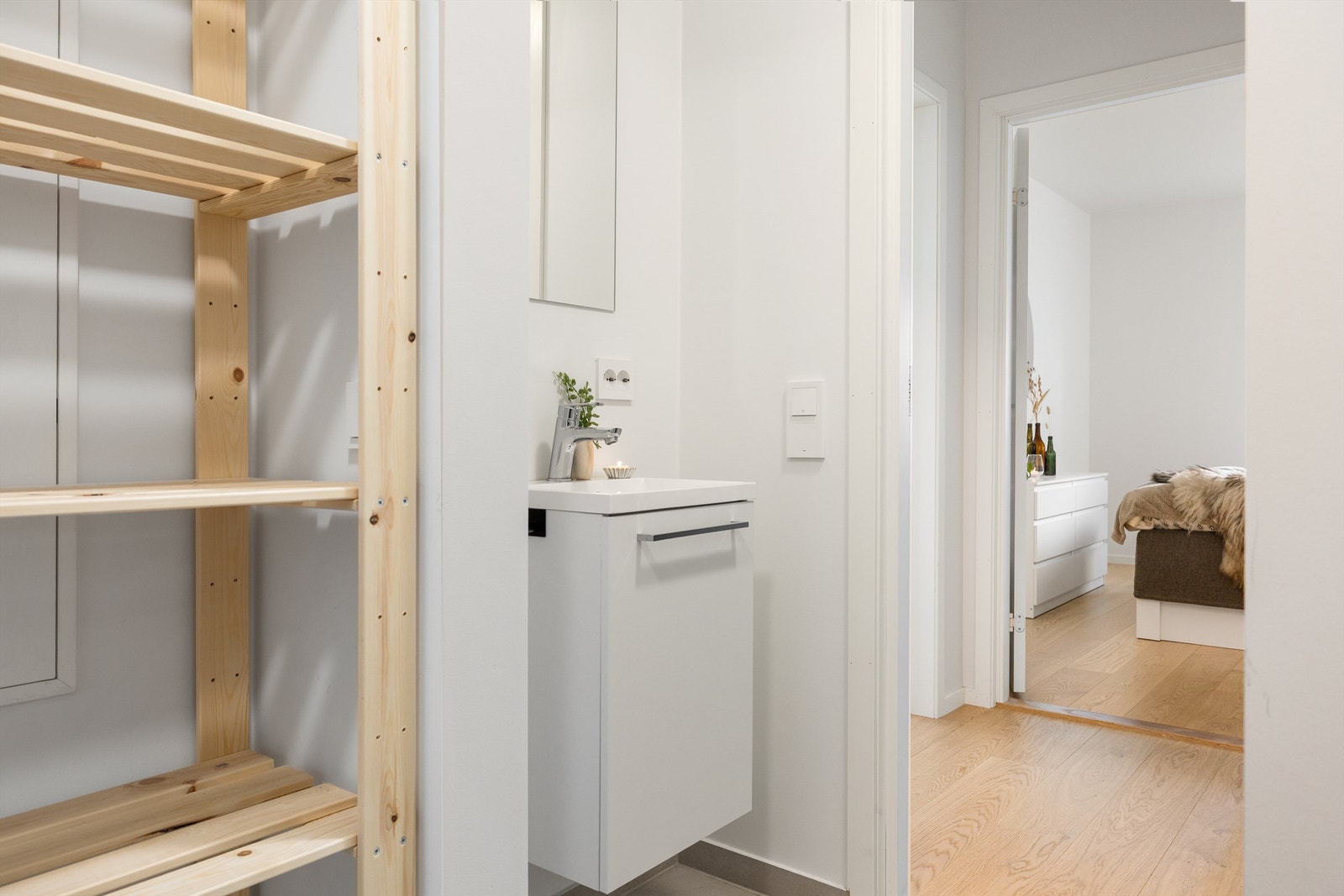 Toalettrom med vaskerom/bod i bakkant Galleribilde