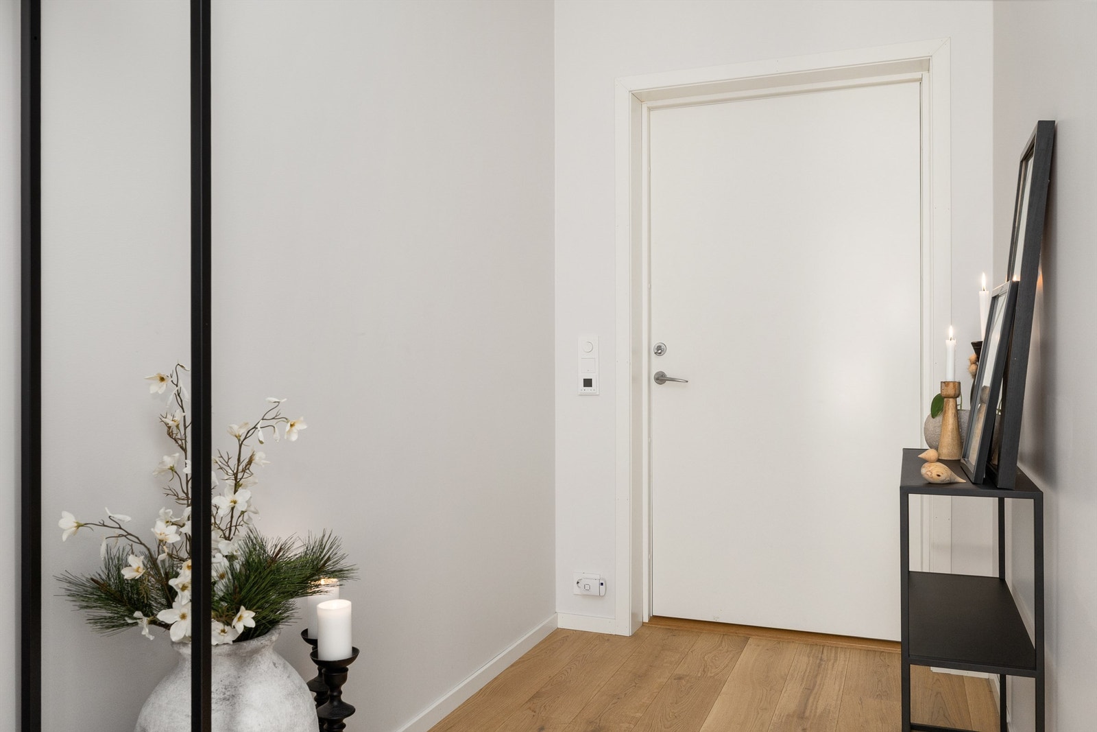 Det er varmekabler i gulv på stue, kjøkken, gang og bad Galleribilde
