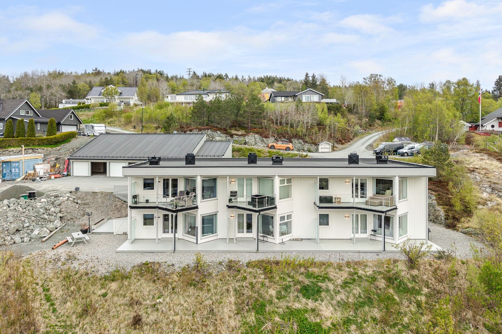 Til venstre i bildet bygges det to nye leilighetsbygg Galleribilde