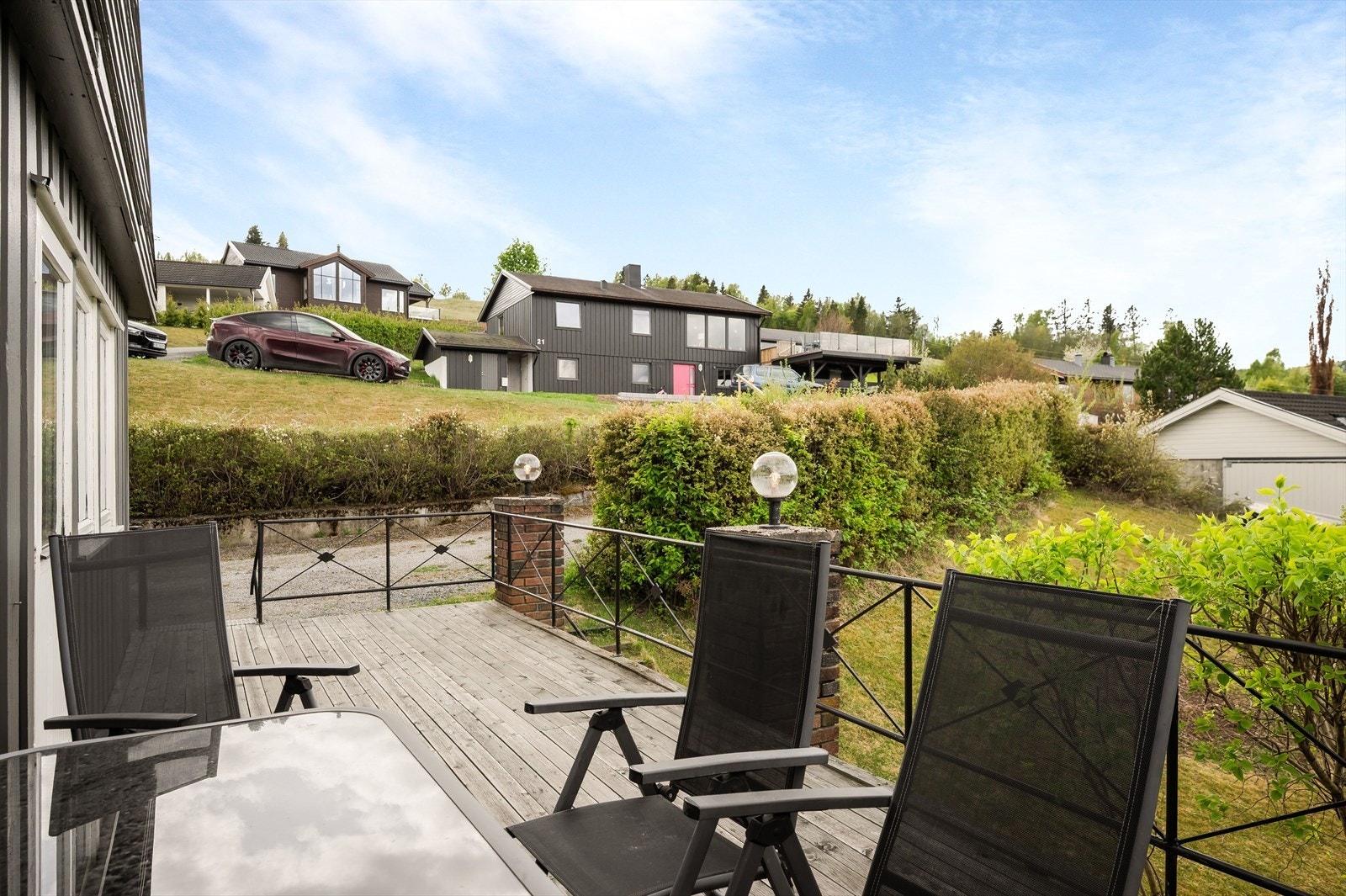 Terrassen er fundamentert med solide konstruksjoner i tre og metall. Galleribilde