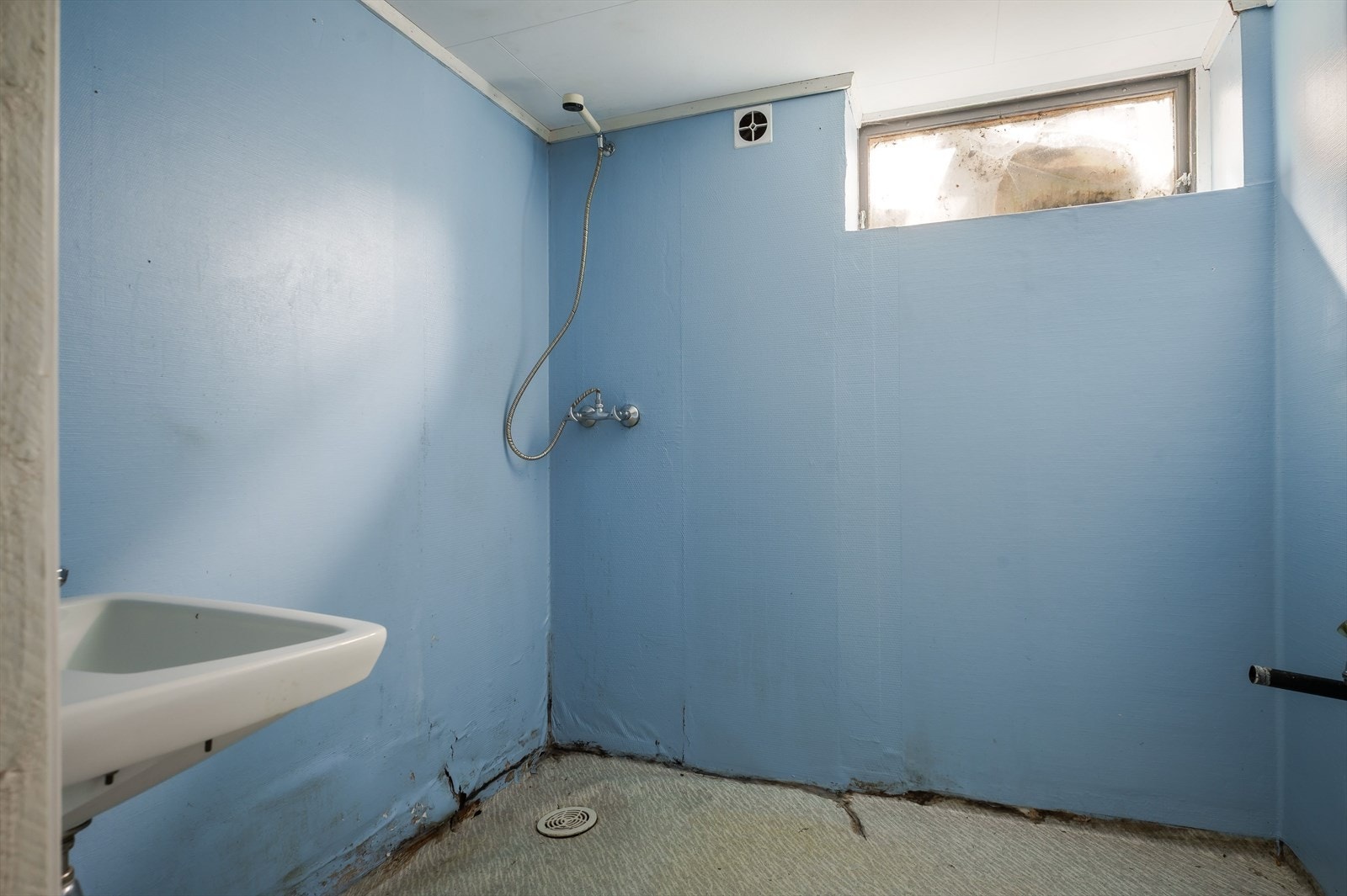 Badet i underetasjen i utleiedelen. Galleribilde