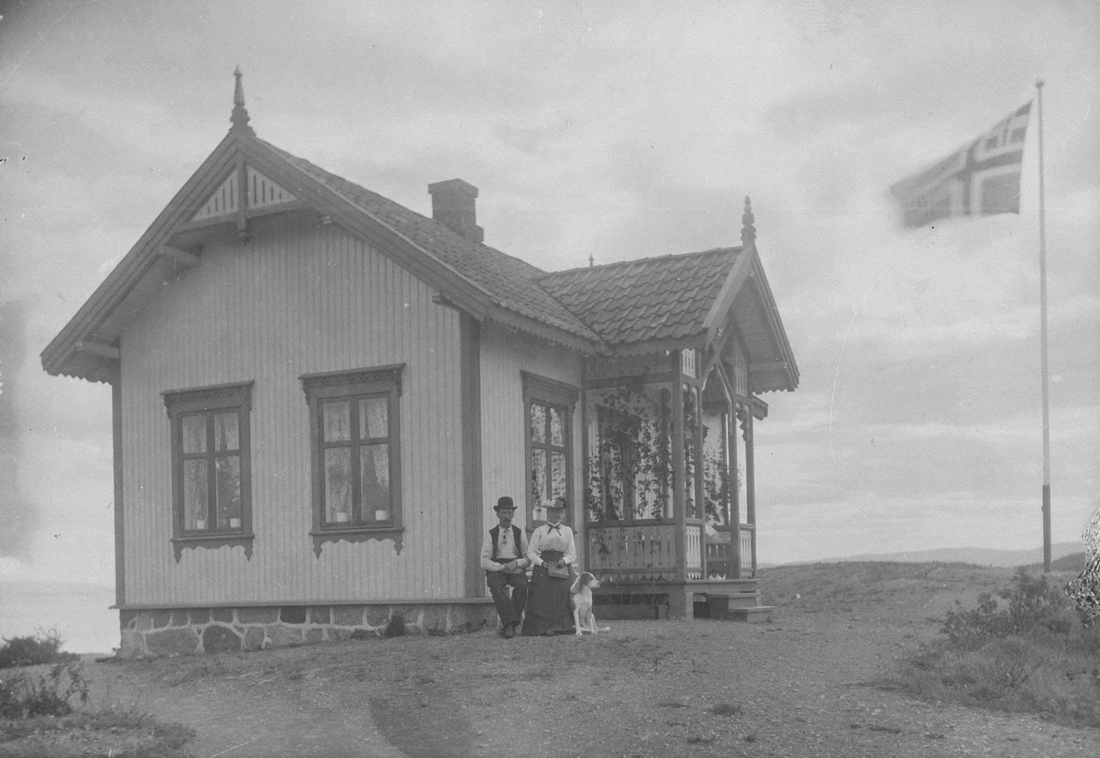 Sildesalat, tipp-tipp-oldeforeldre av dagens eier (bilde fra 1897-1899) Galleribilde