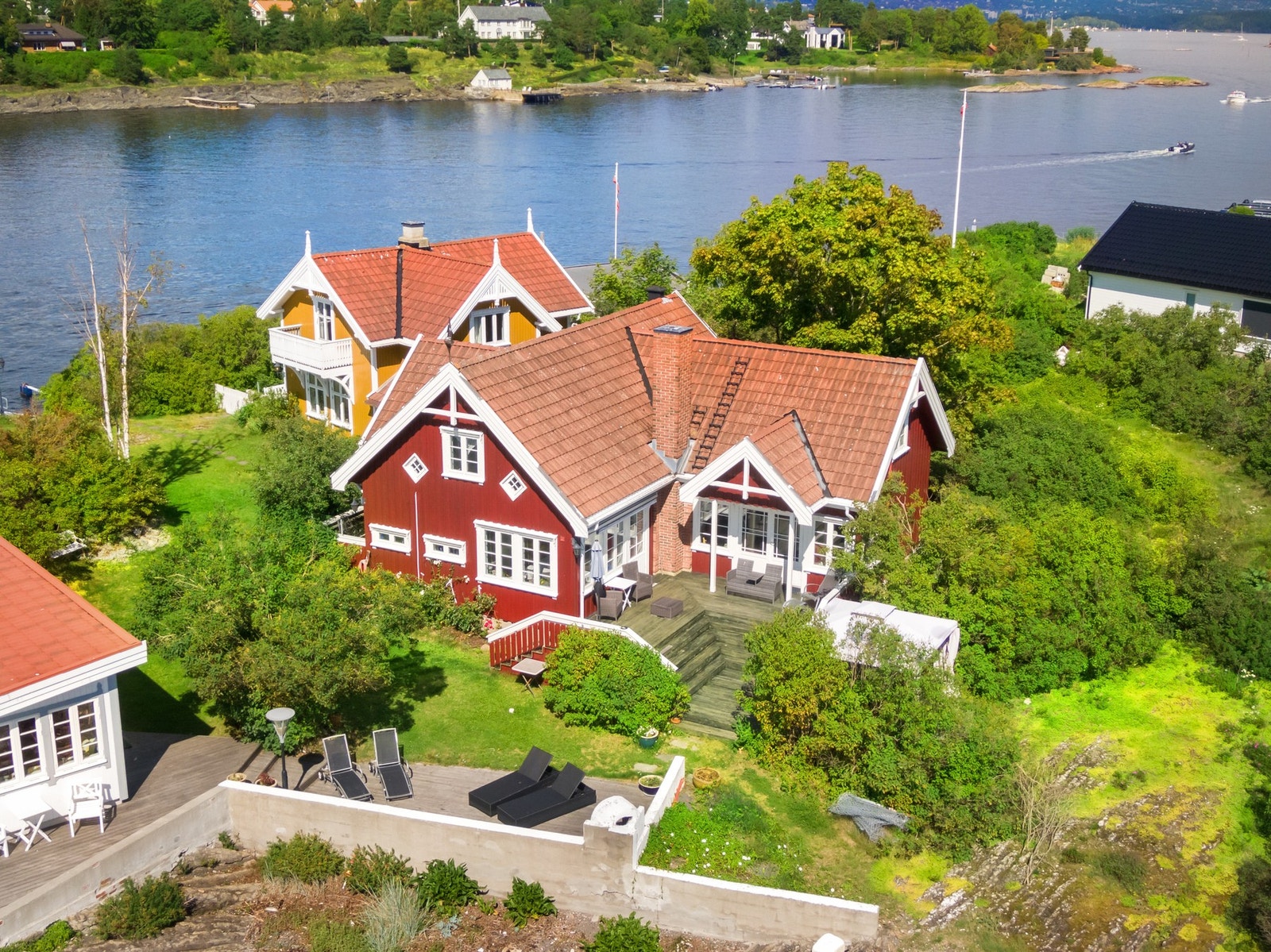 To eneboliger med anneks Galleribilde