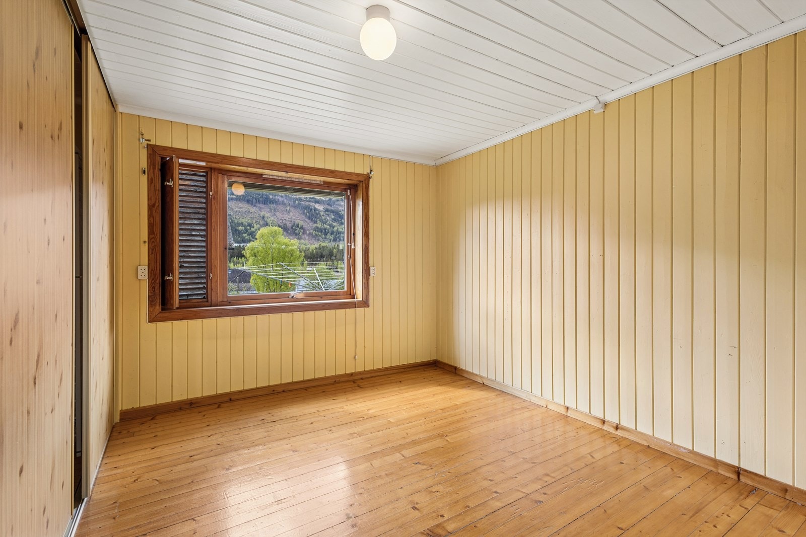 God plass til dobbeltseng. Galleribilde