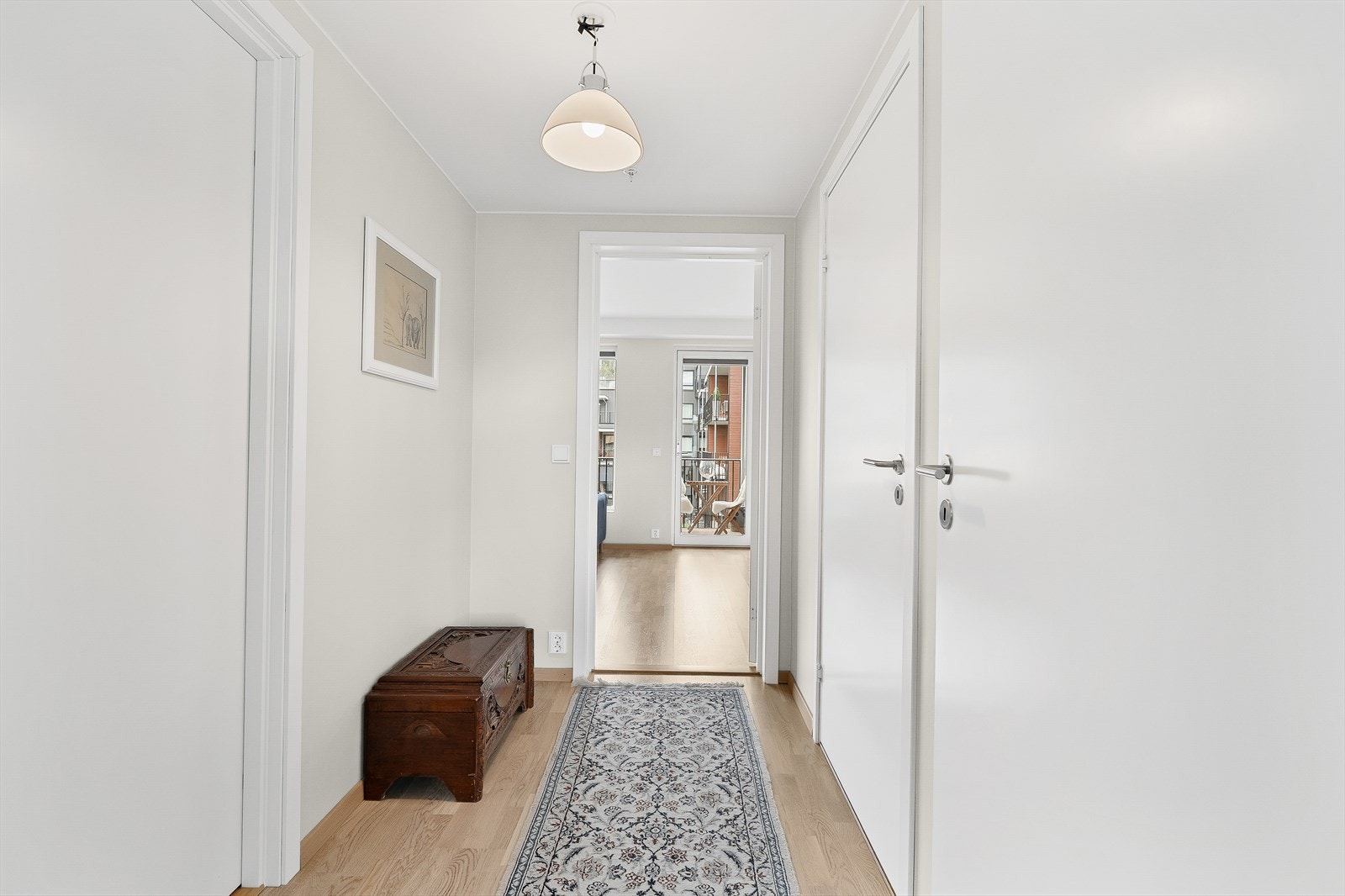 Entré med tilgang til innvendig bod. Galleribilde
