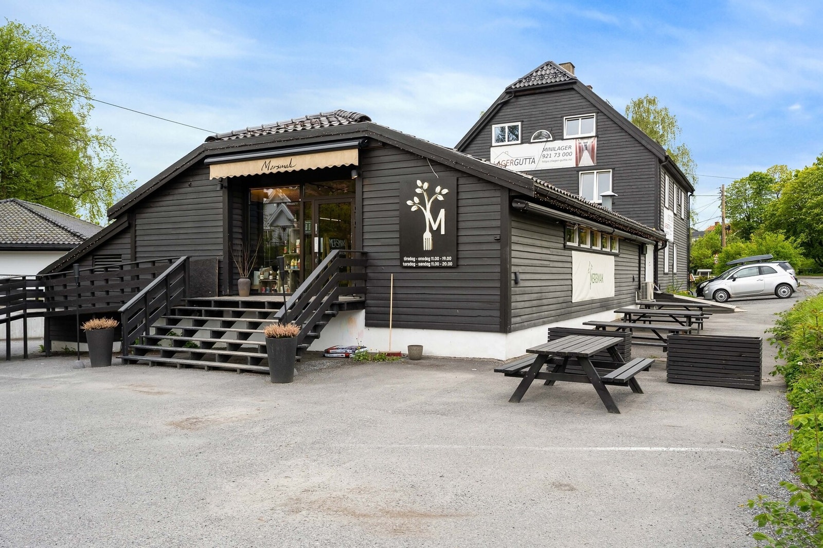 Kun få minutters gange fra boligen ligger Mersmak - en delikatessebutikk kjent for kvalitetsråvarer og hjemmelaget pizza. Galleribilde