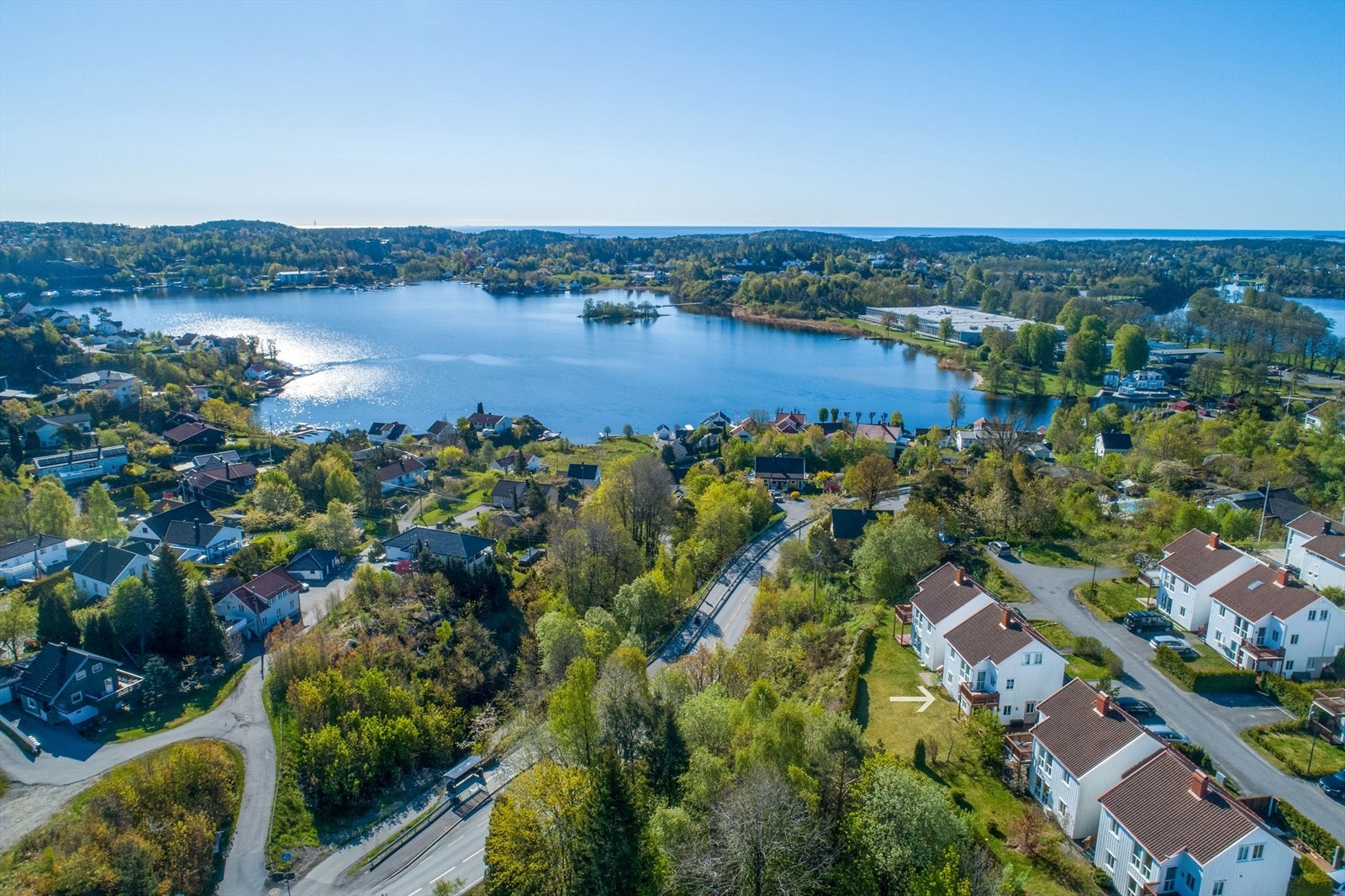 Eiendommen har gode solforhold og er velegnet til sitt formål. Galleribilde