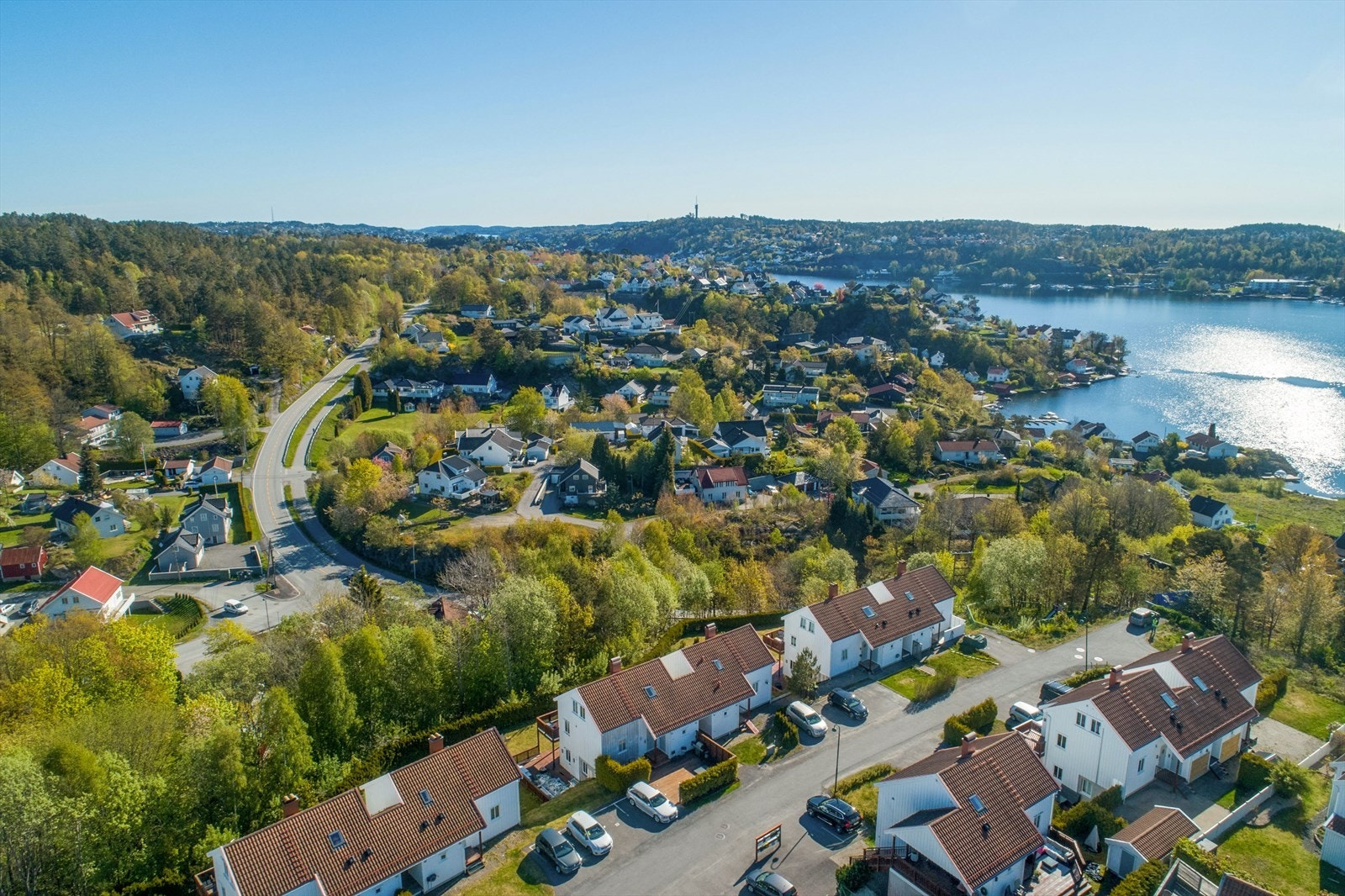 Området har tilknytning til offentlig vann- og avløpsnett via private stikkledninger. Galleribilde