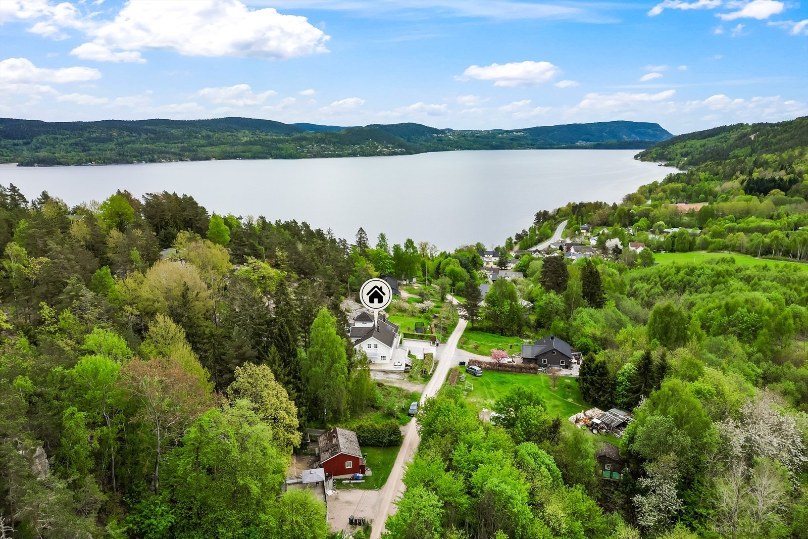 Nærhet til skog og mark gir gode turmuligheter rett utenfor døren. Galleribilde