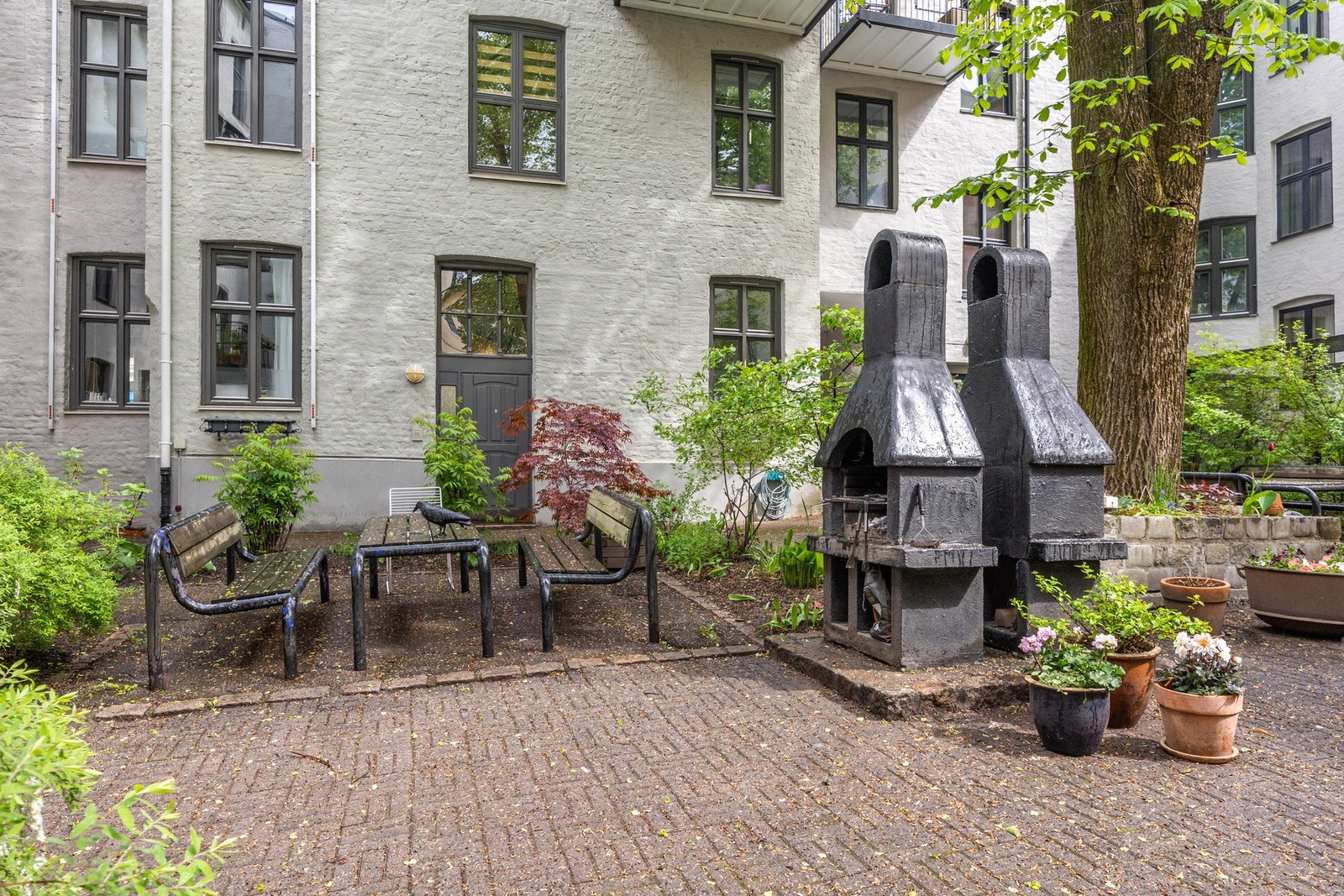 Hyggelig bakgård med grillmuligheter. Galleribilde