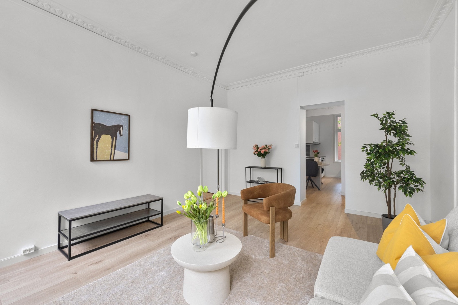 Laminatgulv og sparklet/pusset og malt. Galleribilde