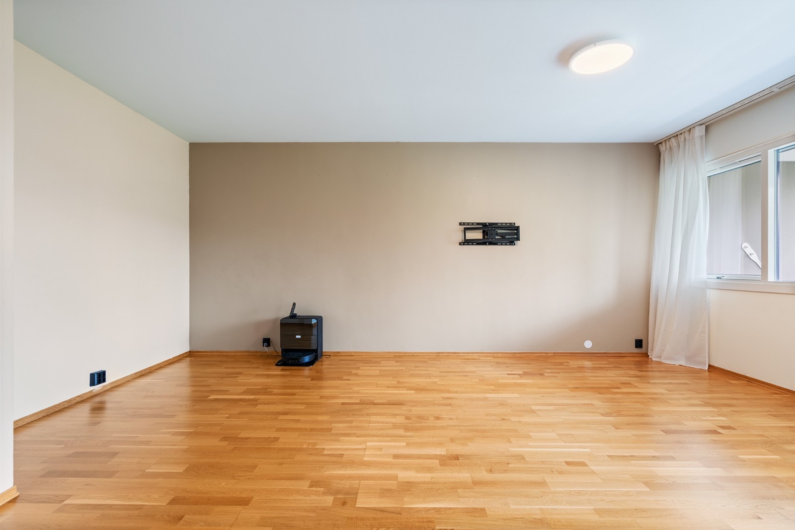 Her er det godt med plass til både spisegruppe og sofakrok! Galleribilde