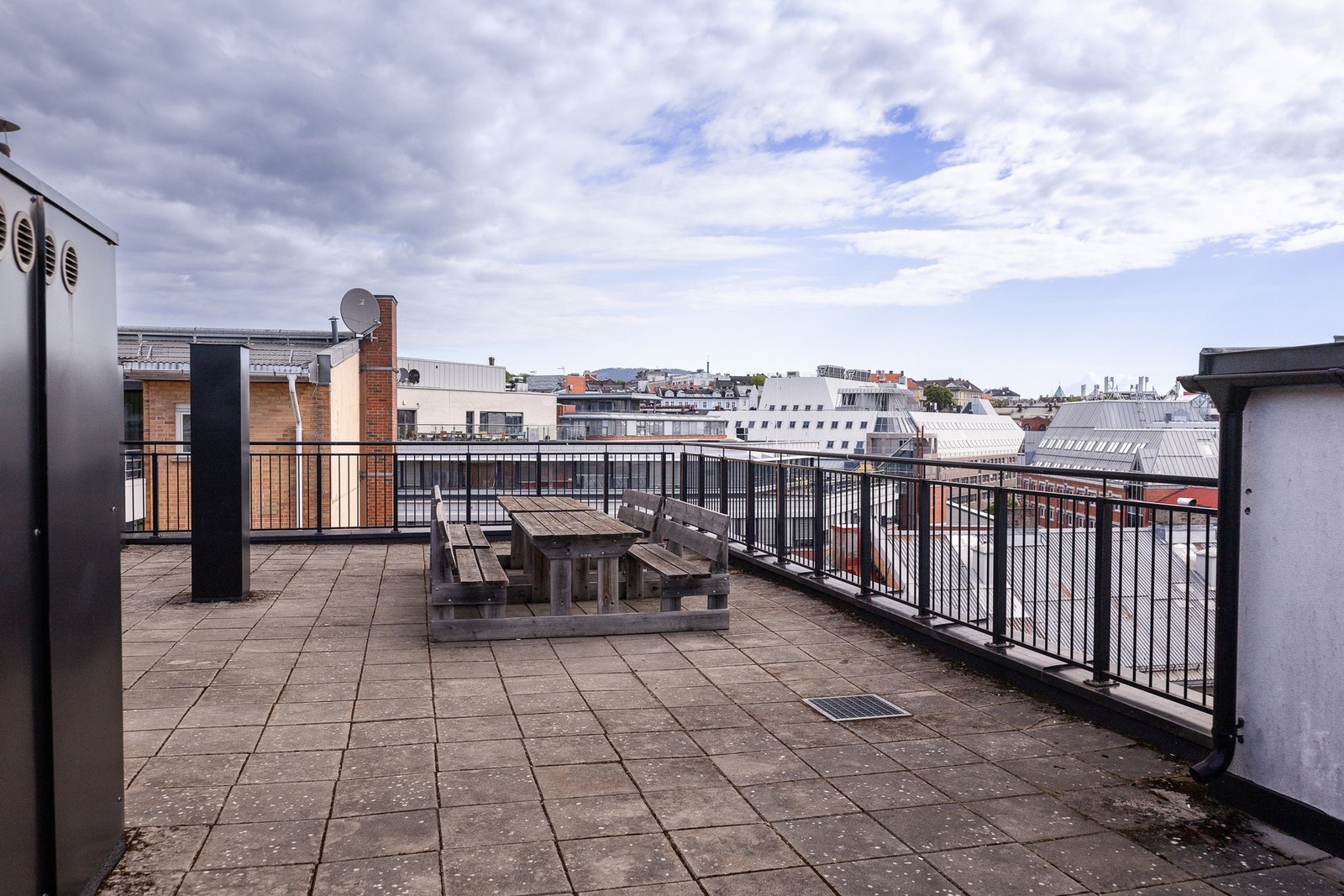 Takterrassen kan bookes til hyggelige sammenkomster - en unik mulighet til å samle gode venner med fantastisk utsikt over Oslo. Galleribilde