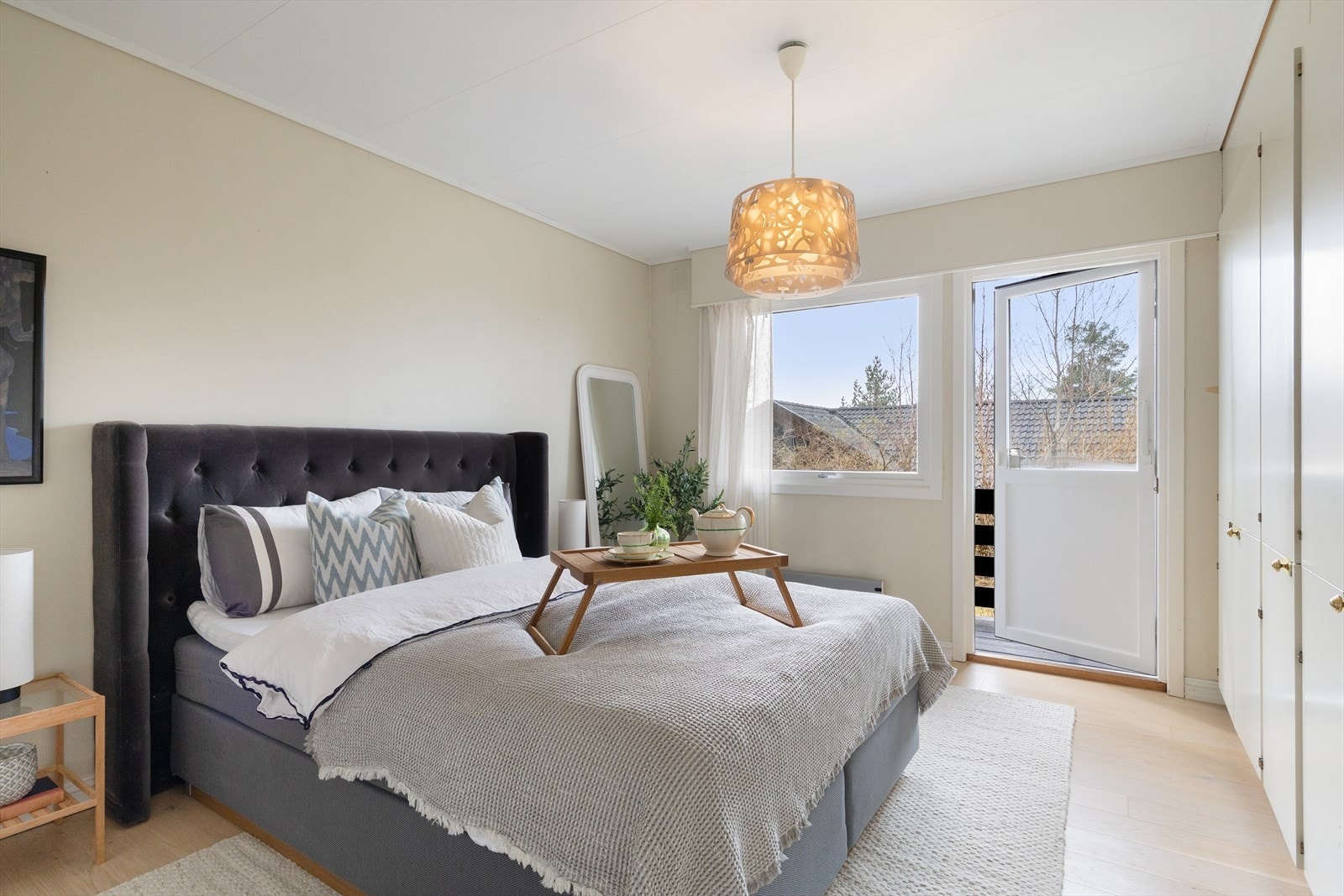 Pent hovedsoverom med god plass til dobbeltseng og garderobeskap. Galleribilde