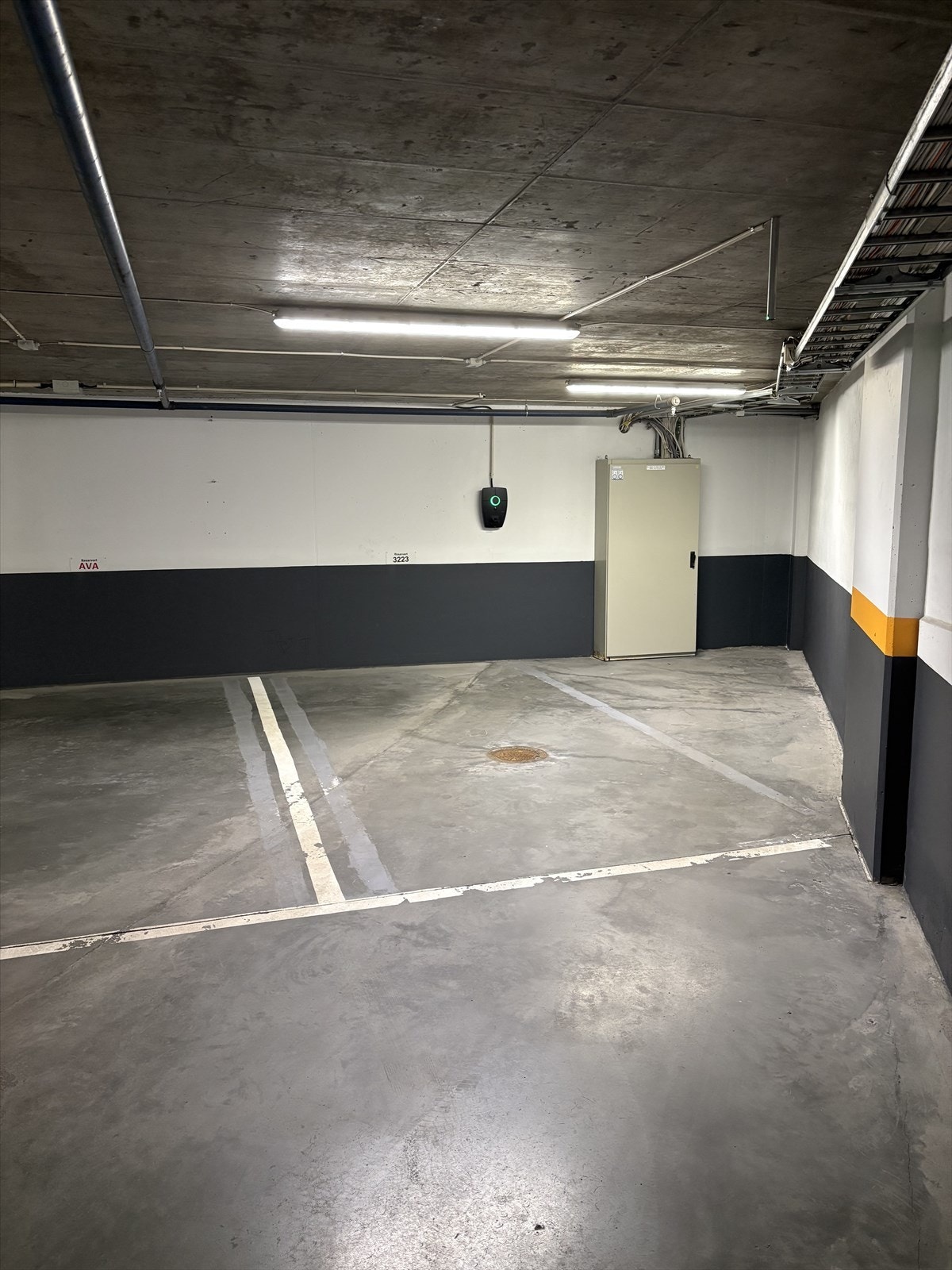Leiligheten disponerer en garasjeplass med Elbil-lader Galleribilde