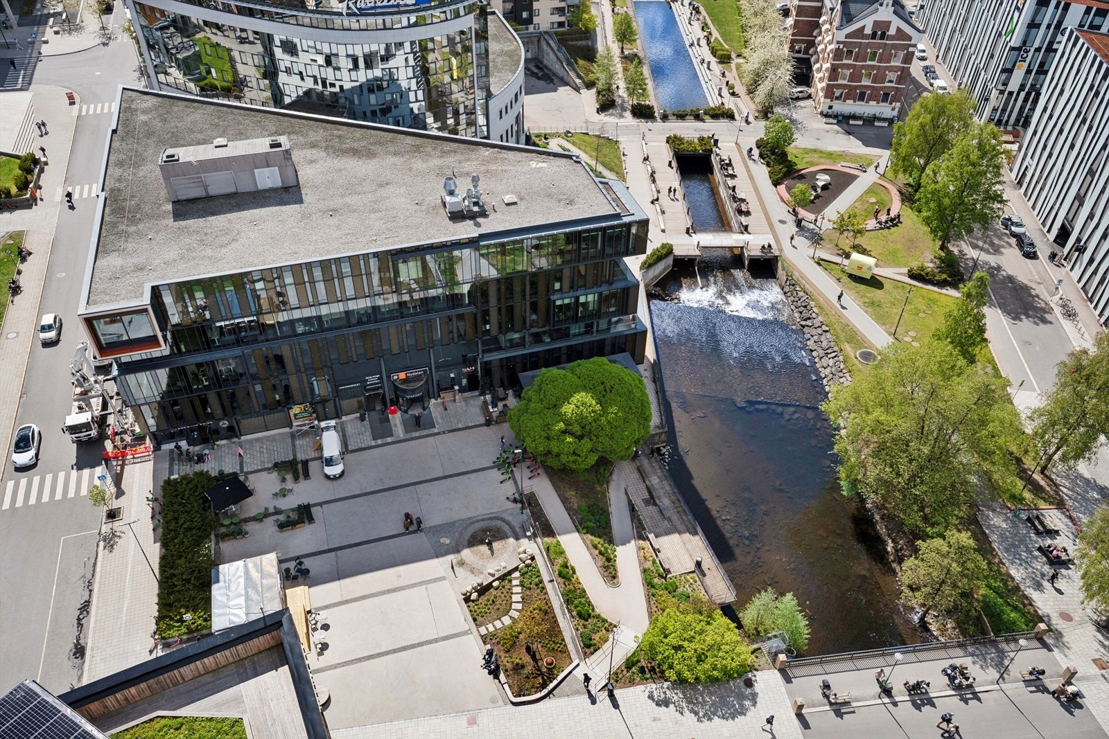 I 17. etasje bor du godt tilbaketrukket fra bakkeplanets støy, samtidig som du kan nyte hyggelig utsyn over nærområdet Galleribilde