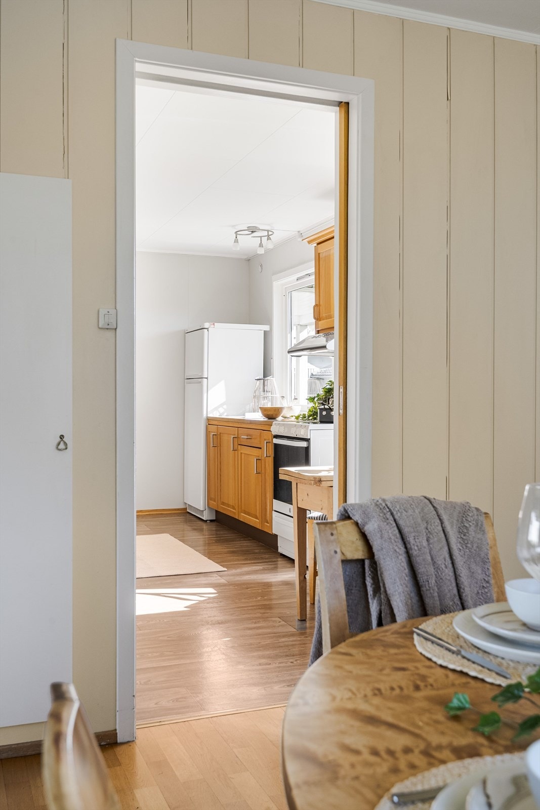 I spisestuen er det et innebygd skap som er perfekt for servise etc. Galleribilde