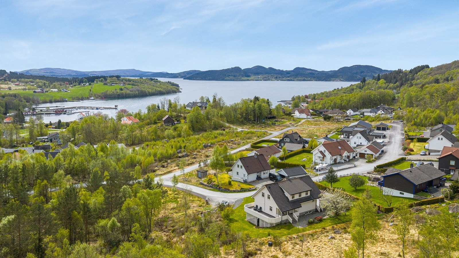 Beliggenheten gir en følelse av frihet og privatliv, samtidig som området er svært familievennlig og godt tilrettelagt for både store og små. Galleribilde