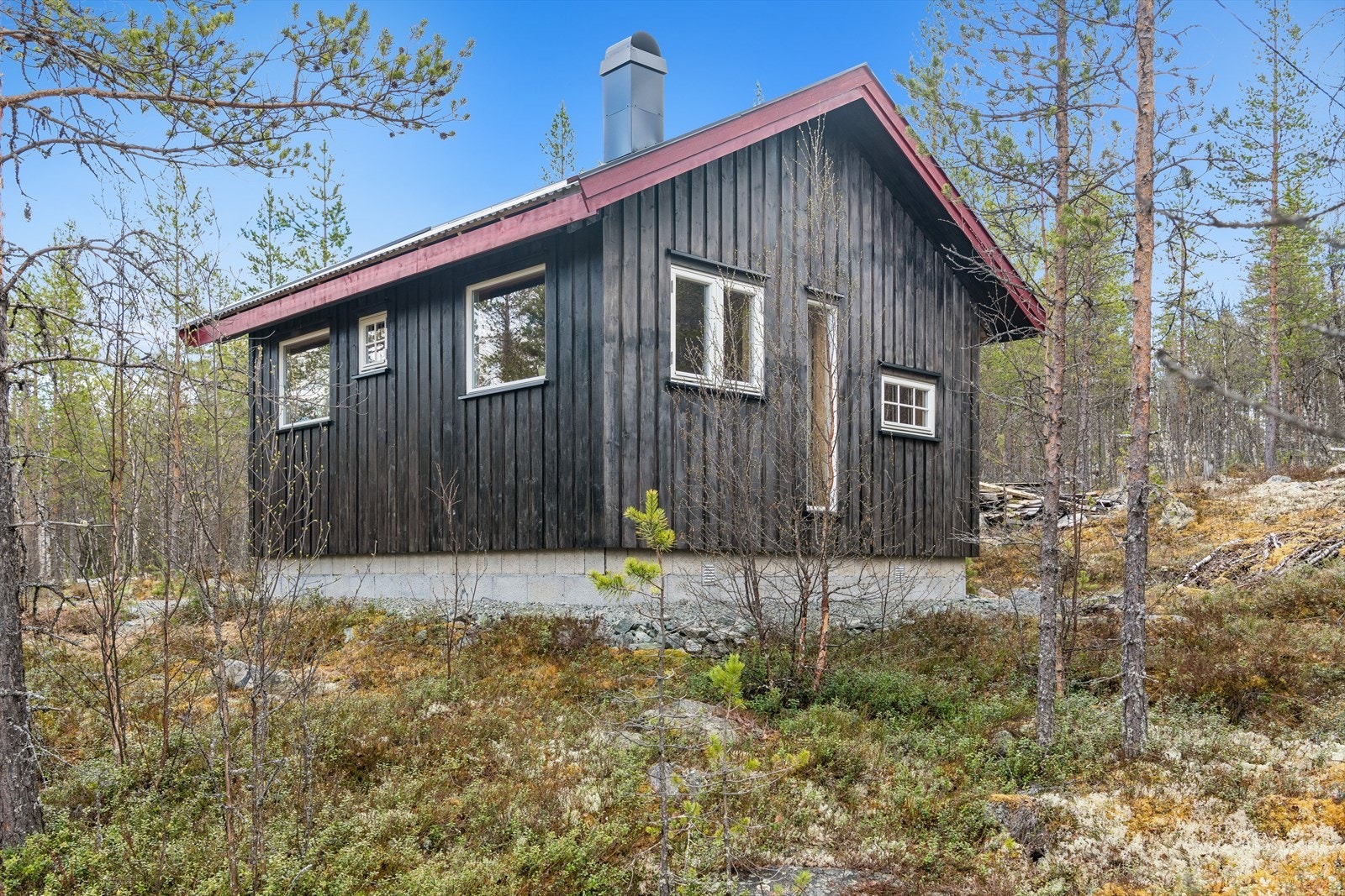Hytta er fundamentert på en grunnmur av lettklinkerblokker. Galleribilde
