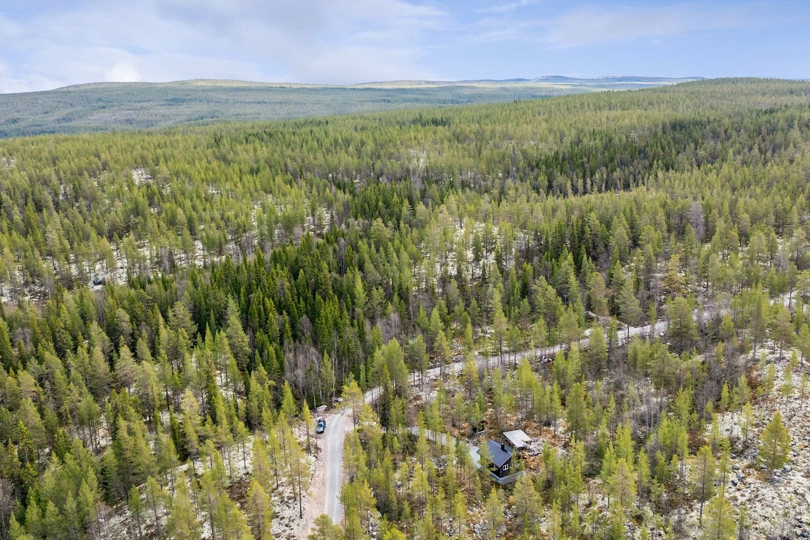 Området byr på et rikt friluftsliv med jakt- og fiskemuligheter, samt nærhet til merkede turstier. Galleribilde