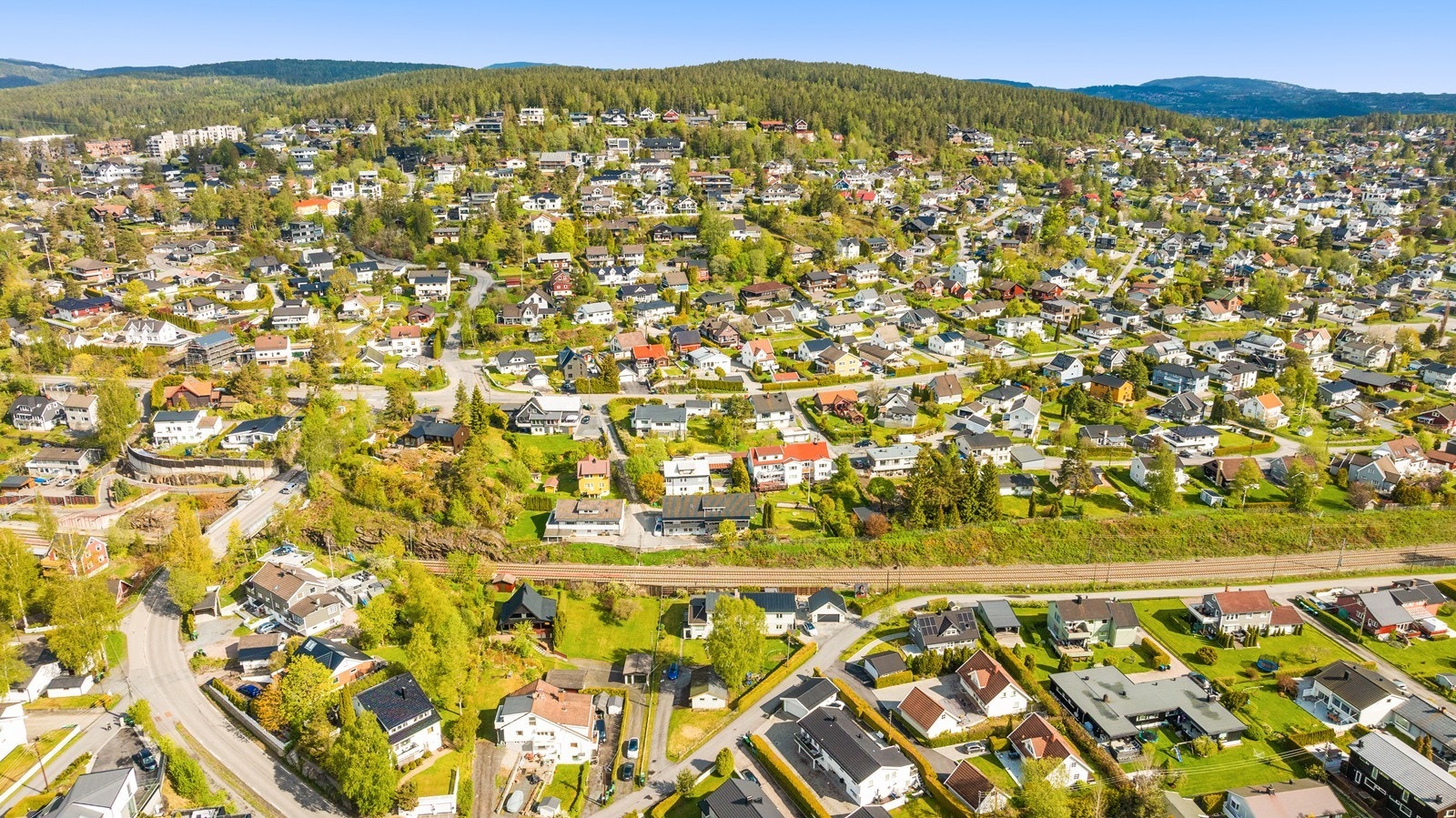 Fjellhamar er et populært område med en god blanding av eneboliger og grøntområder. Galleribilde