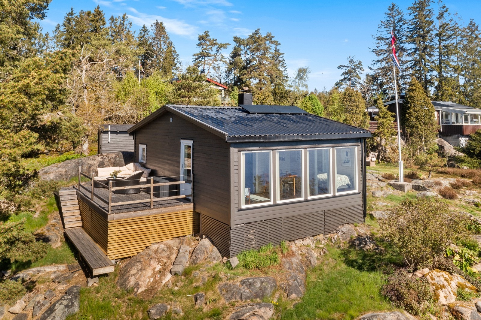 Solcelleanlegg med to paneler. Galleribilde