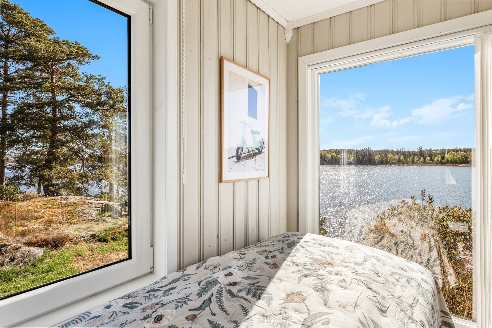 Rommet har også flott utsikt over vannet. Galleribilde