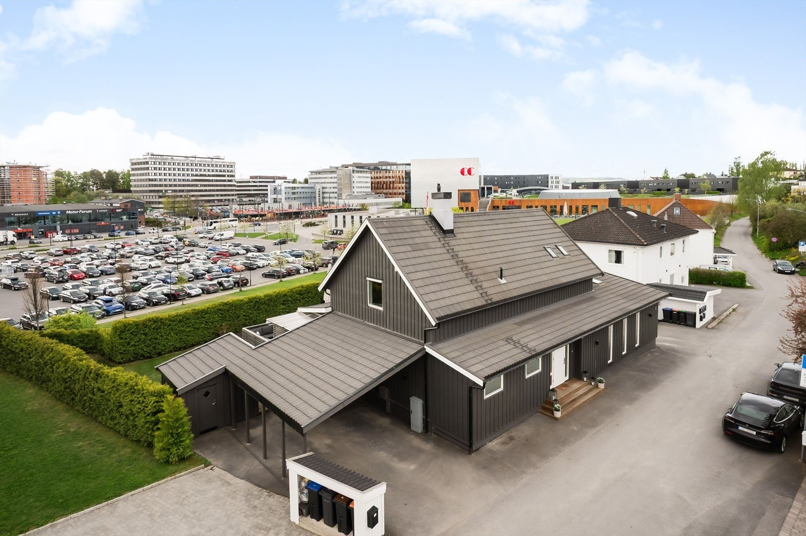 Dette er en innholdsrik familiebolig med en meget sentral beliggenhet. Galleribilde