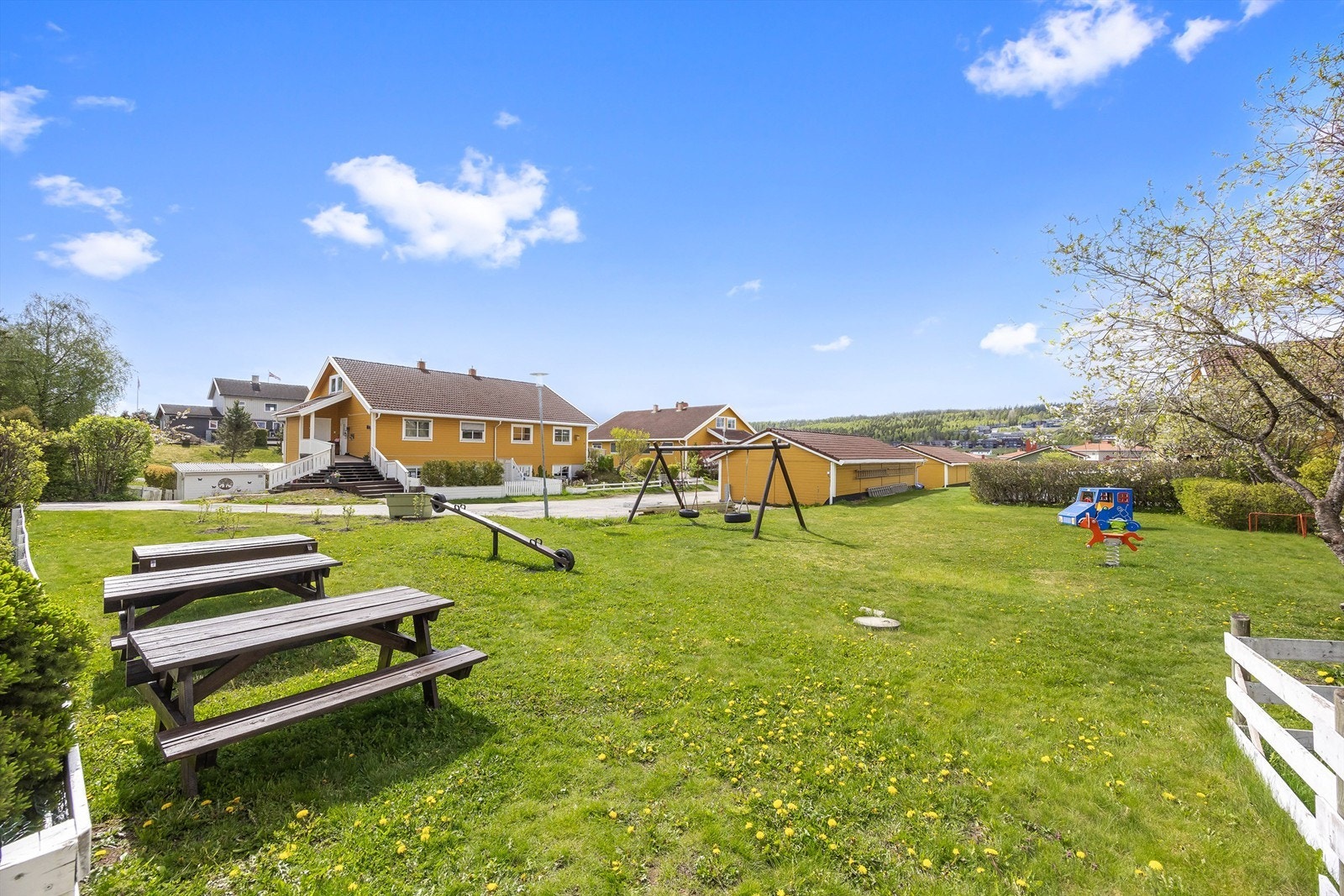 Felles lekeplass for beboerne i sameiet. Galleribilde