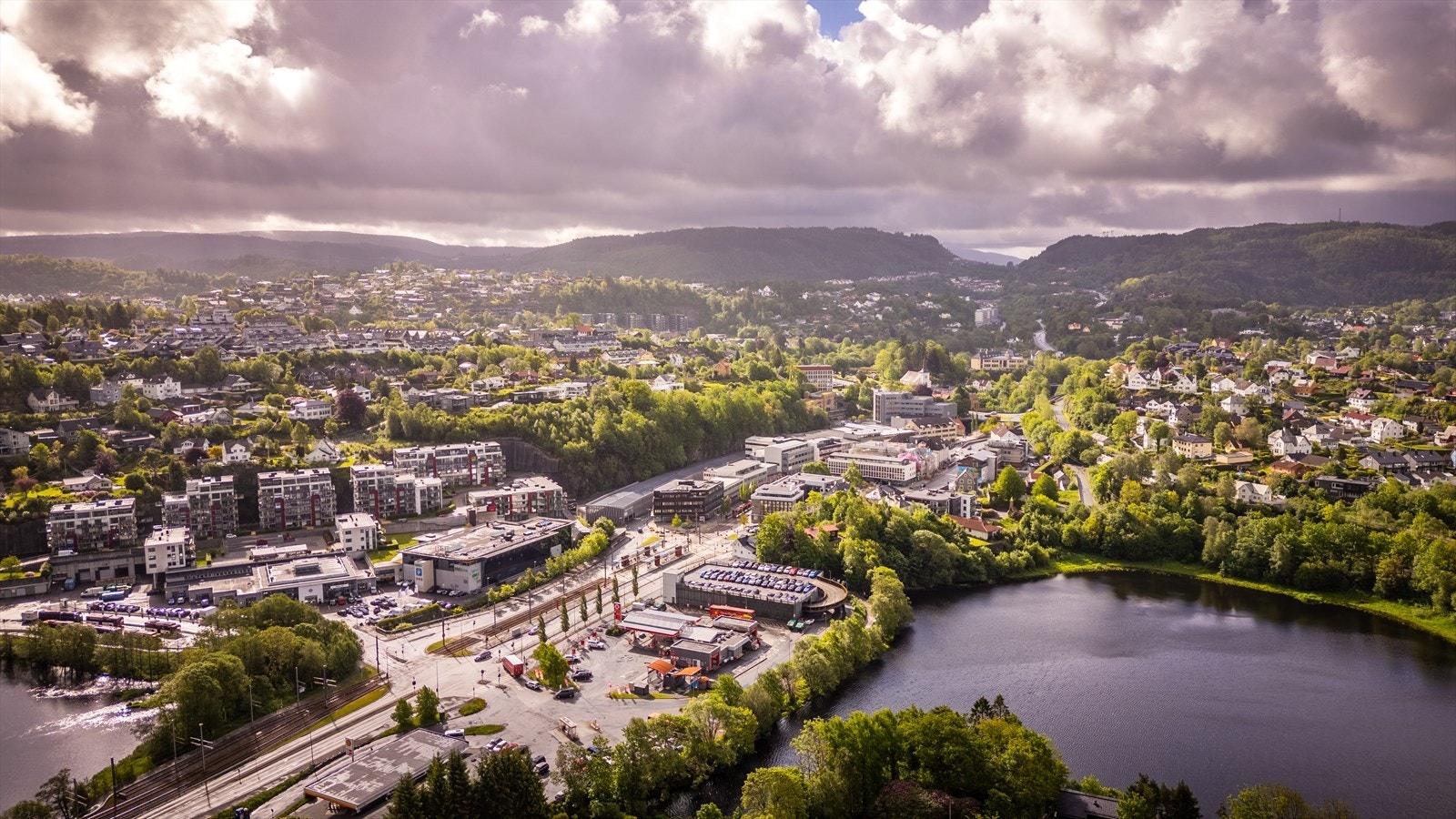 Nesttun sentrum er en spasertur unna, med butikker, vinmonopol, bibliotek og bybanestopp. Galleribilde