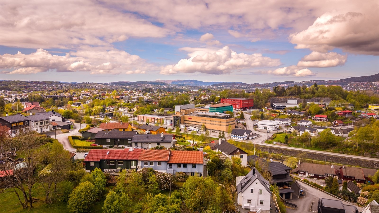 For et bredere utvalg av tjenester er Nesttun sentrum en spasertur unna, med butikker, bibliotek, treningssentre og bybanestopp. Galleribilde