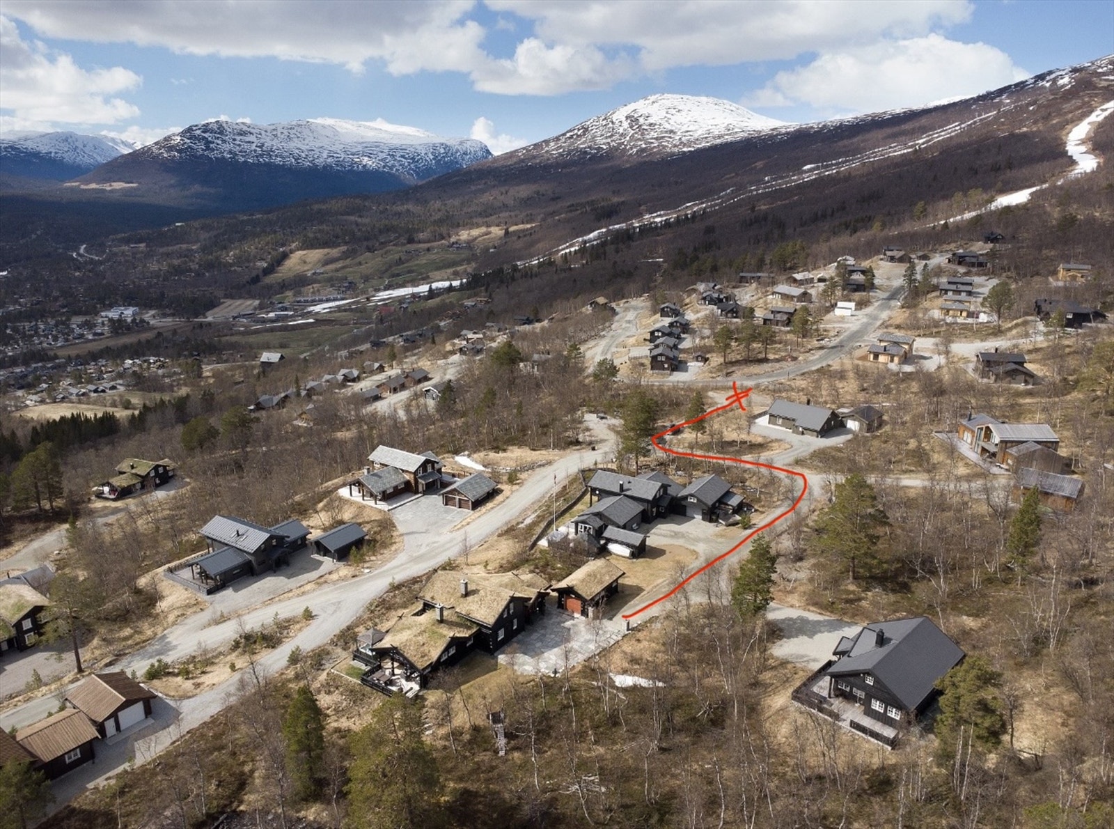 Bjorli Skisenter, med et moderne alpinanlegg uten behov for tilkomst av bil, ca 150 meter fra hytta er du på ski-in/ski-out Galleribilde