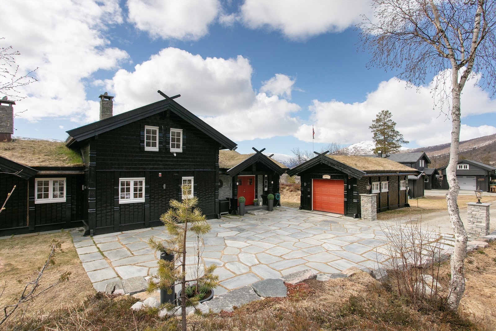 Med ski-in/ski-out og langrennsløyper like bak hytta, ligger alt til rette for aktive dager i fjellet.
Foto: Mørefoto v/Jarle Osen Galleribilde