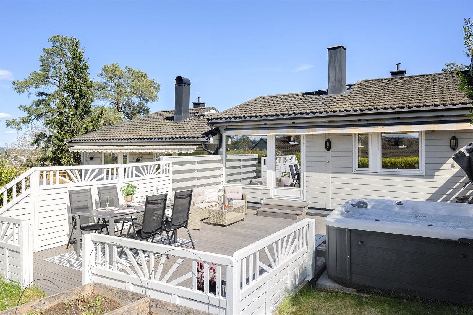 Familievennlig beliggenhet på Finstadjordet i rolige omgivelser, med kort vei til både barnehager og skoler. Galleribilde
