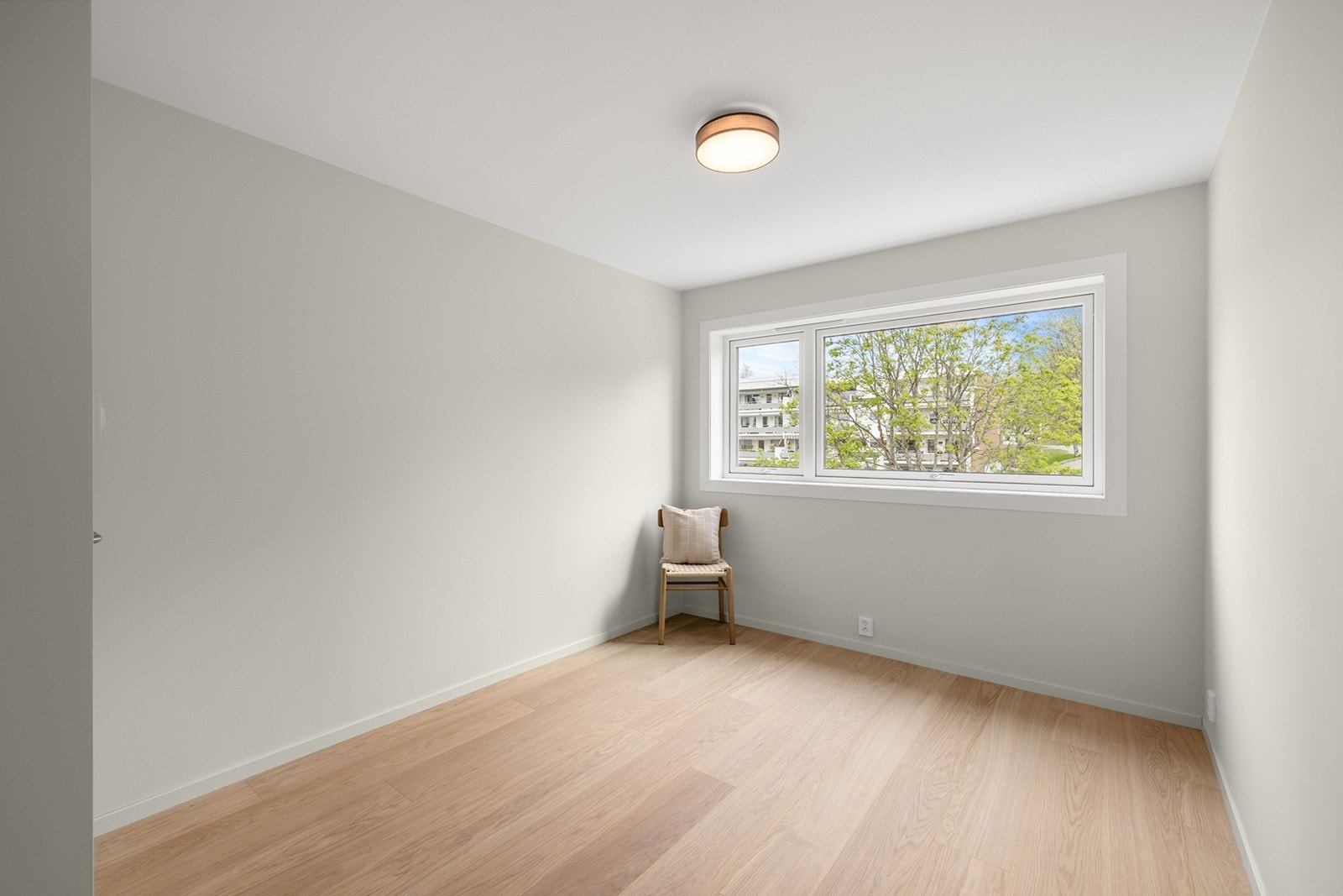Soverom 3 - Lyst og innbydende soverom med god plass til seng, garderobe og øvrig møblering etter behov. Galleribilde