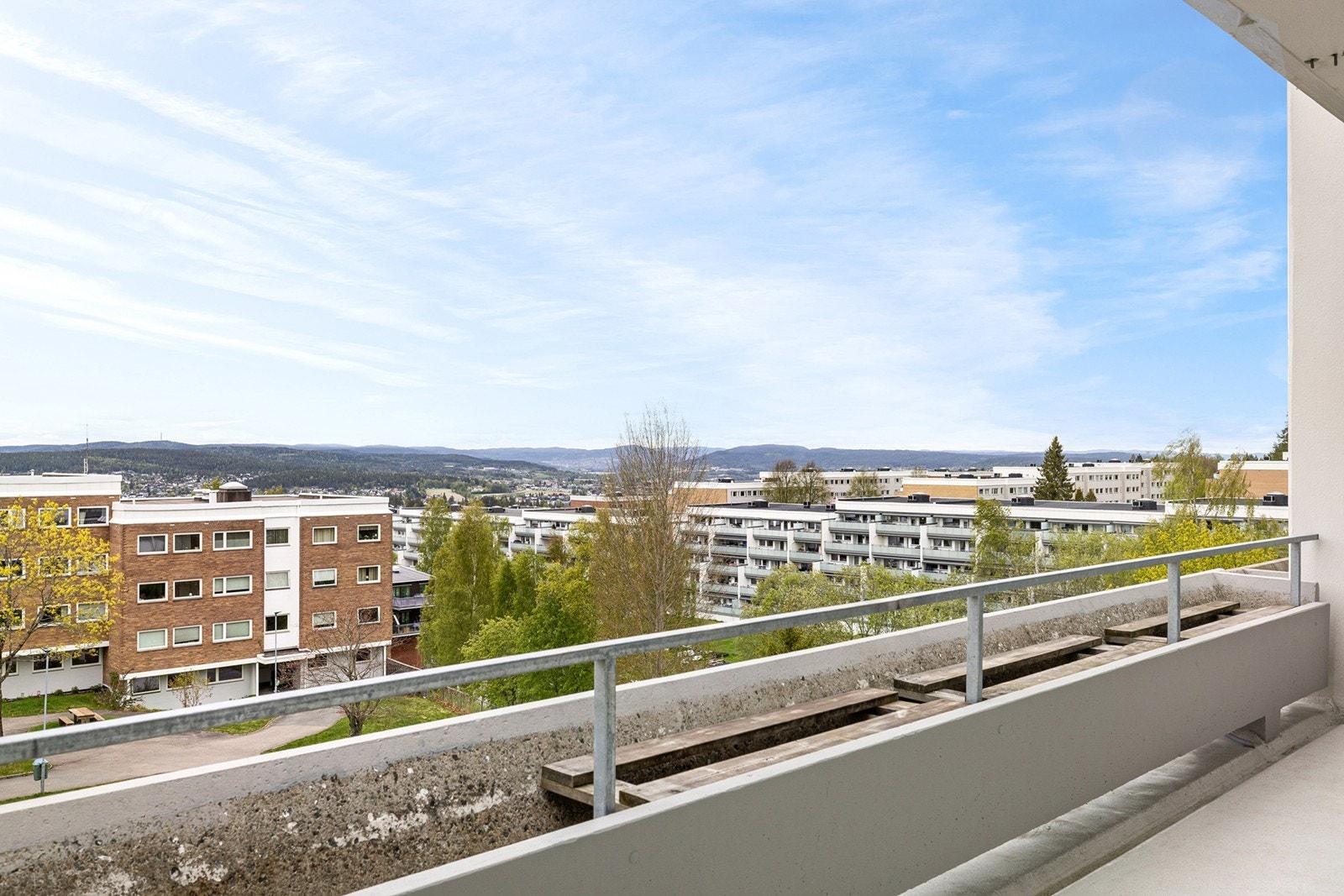 Her får du flotte solforhold og en helt fantastisk utsikt som strekker seg over Nordmarka og helt til Holmenkollen. Galleribilde