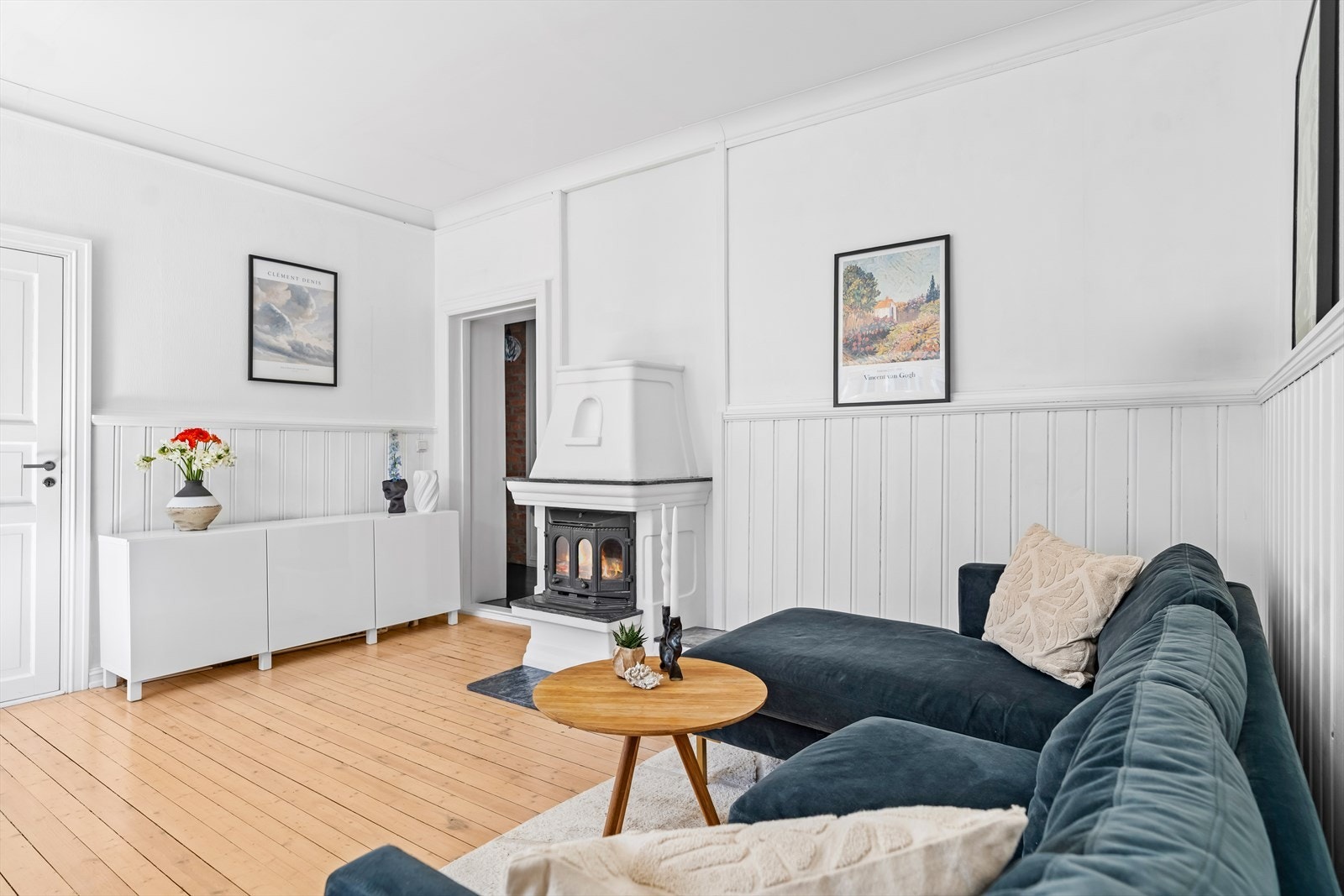 I tillegg er det tilkoblet en peisovn, denne sikrer ekstra varme i vinterhalvåret! Galleribilde