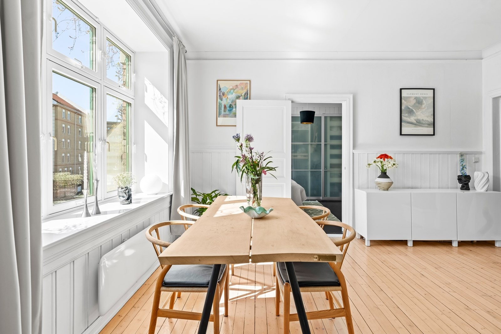Rommet er av svært god størrelse, med mange innredningsmuligheter Galleribilde