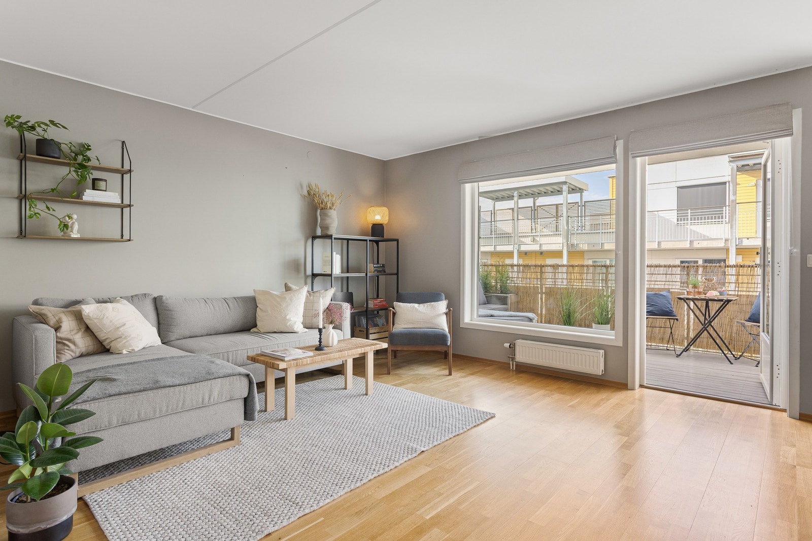 Jan Gunnar Grunden v/ EIE Løren ønsker velkommen til Kanonhallveien 50F! Foto: Studio Sætre (Hanne Cecilie Sætre). Galleribilde