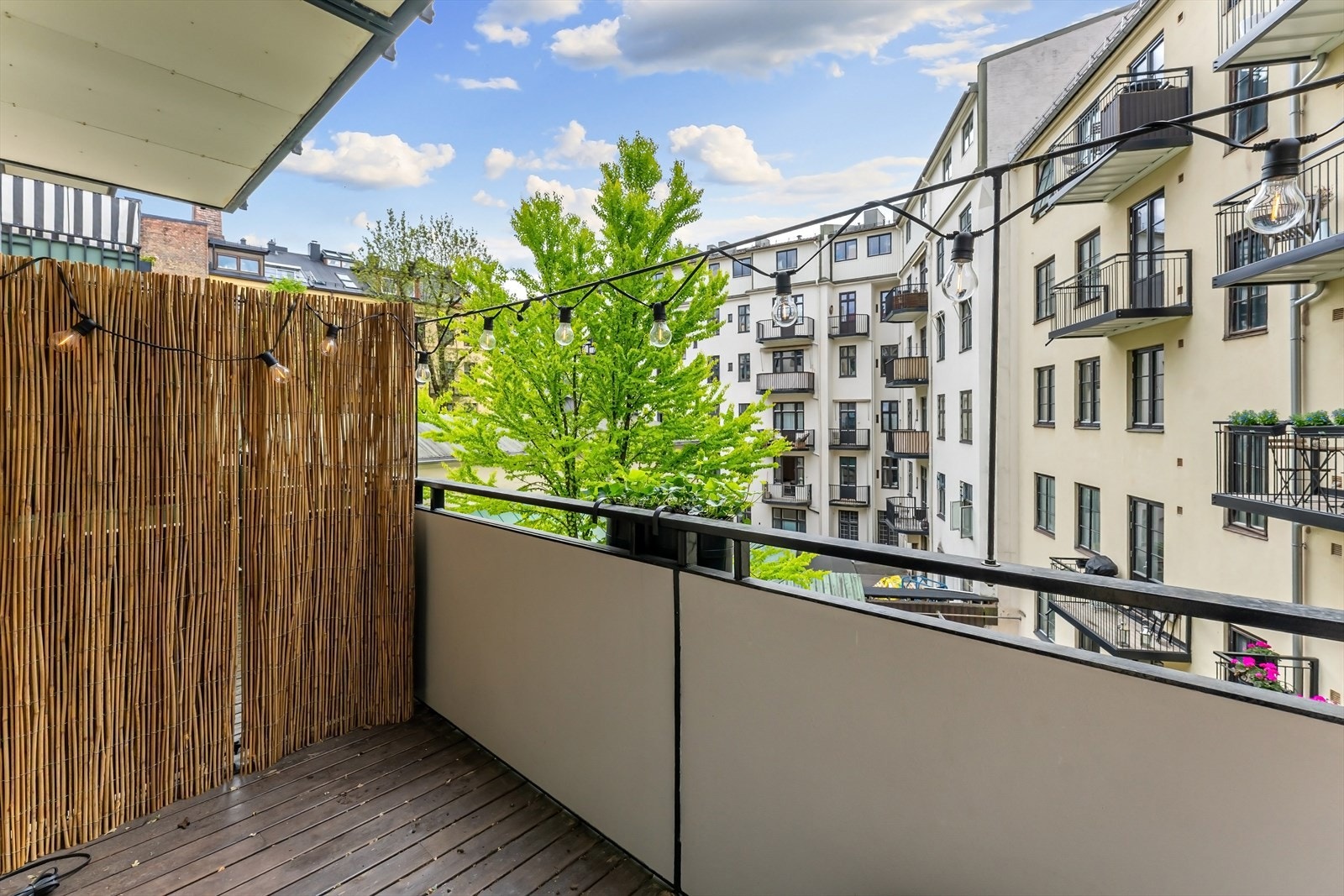 Leiligheten er innholdsrik - med blant annet sørvestvendt balkong vendt mot bakgård! Galleribilde