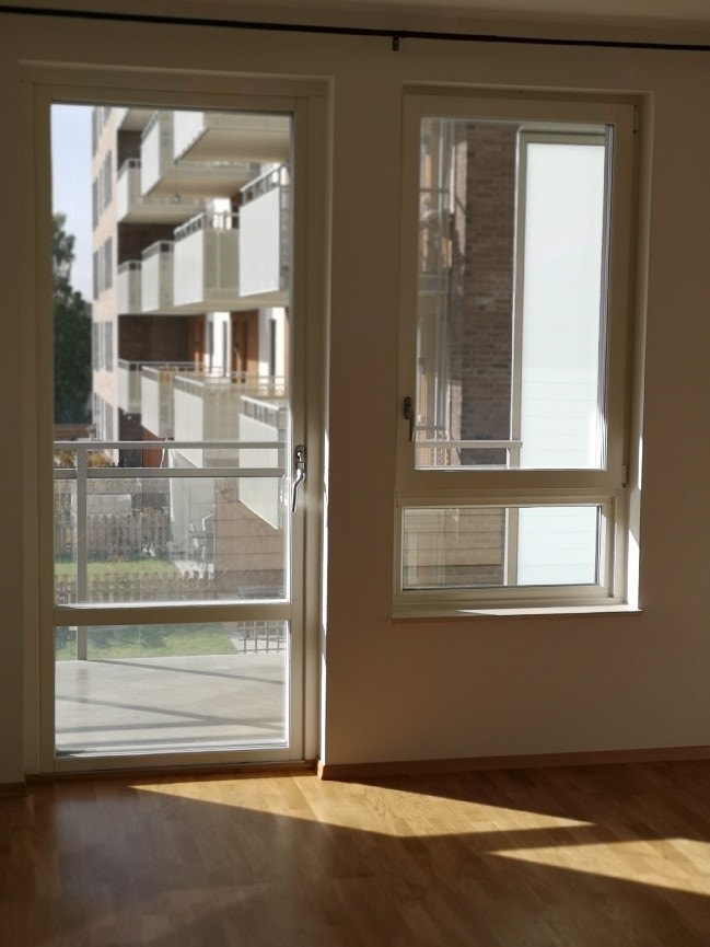 Stuen med utgang til balkong Galleribilde