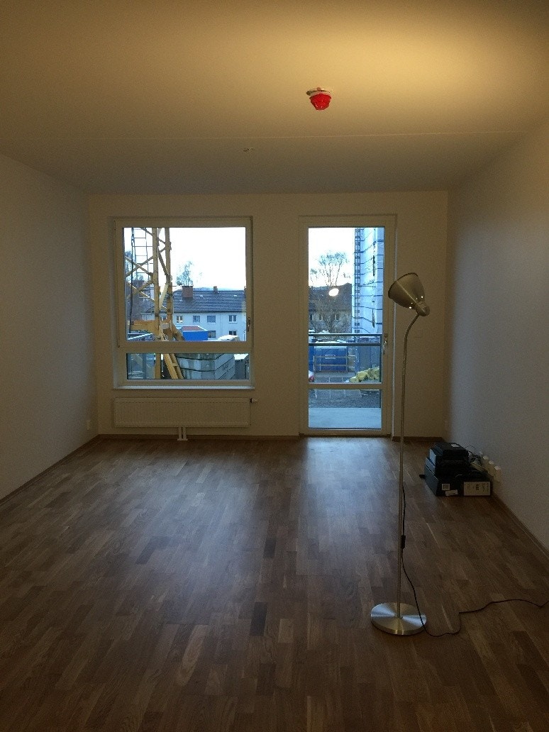 Pen stue med utgang til stor balkong Galleribilde