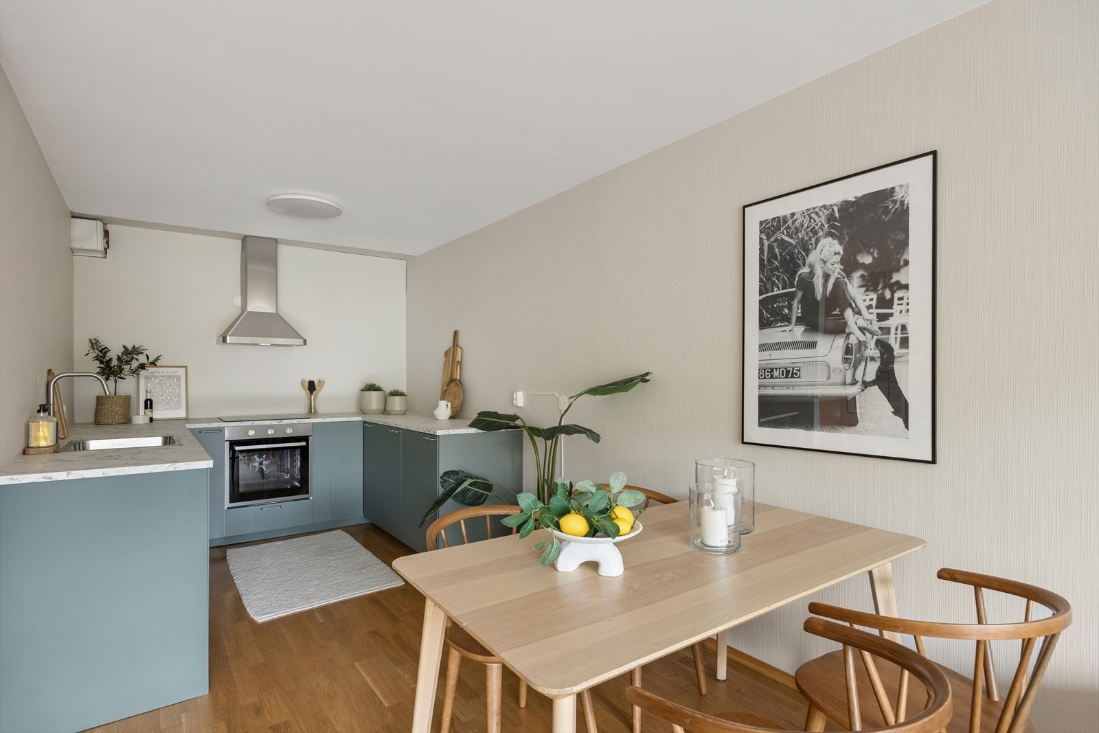 Det er satt inn et helt nytt kjøkken Galleribilde