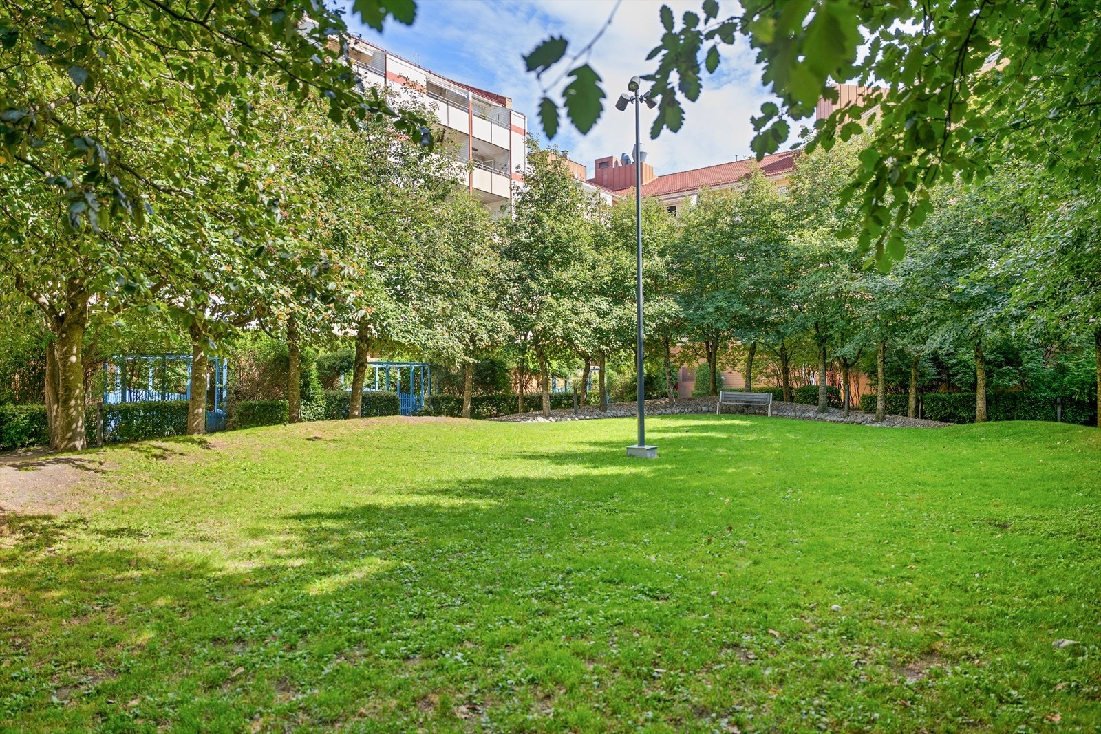 Bakgård. Galleribilde
